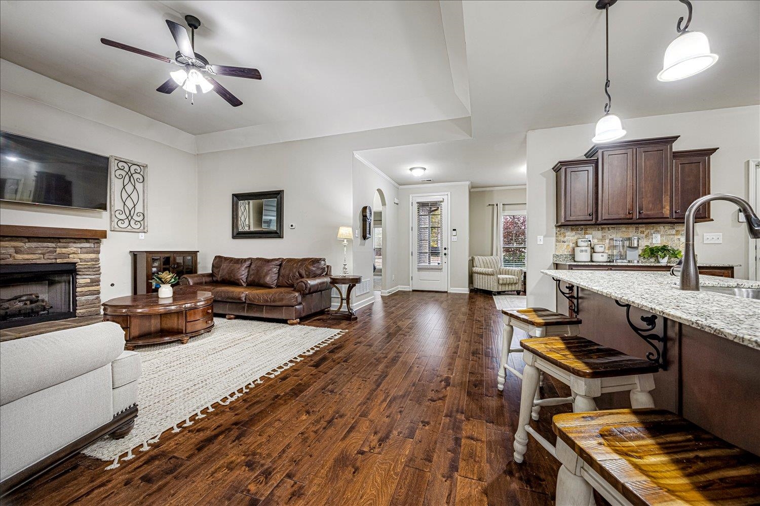 6240 CREEKSIDE LAKE DR