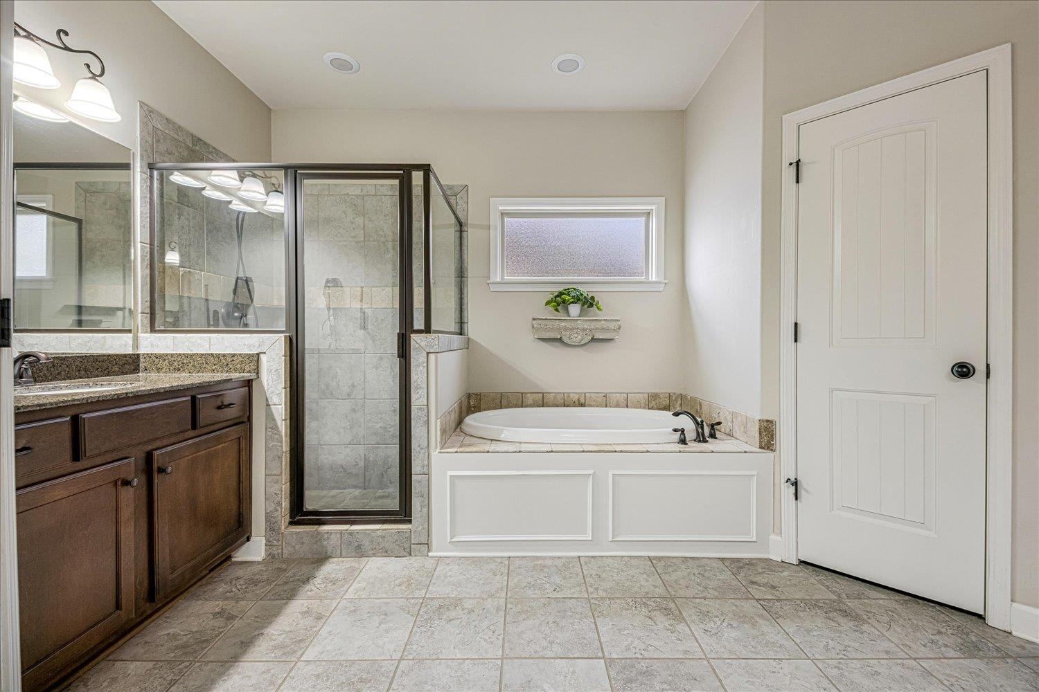 6240 CREEKSIDE LAKE DR