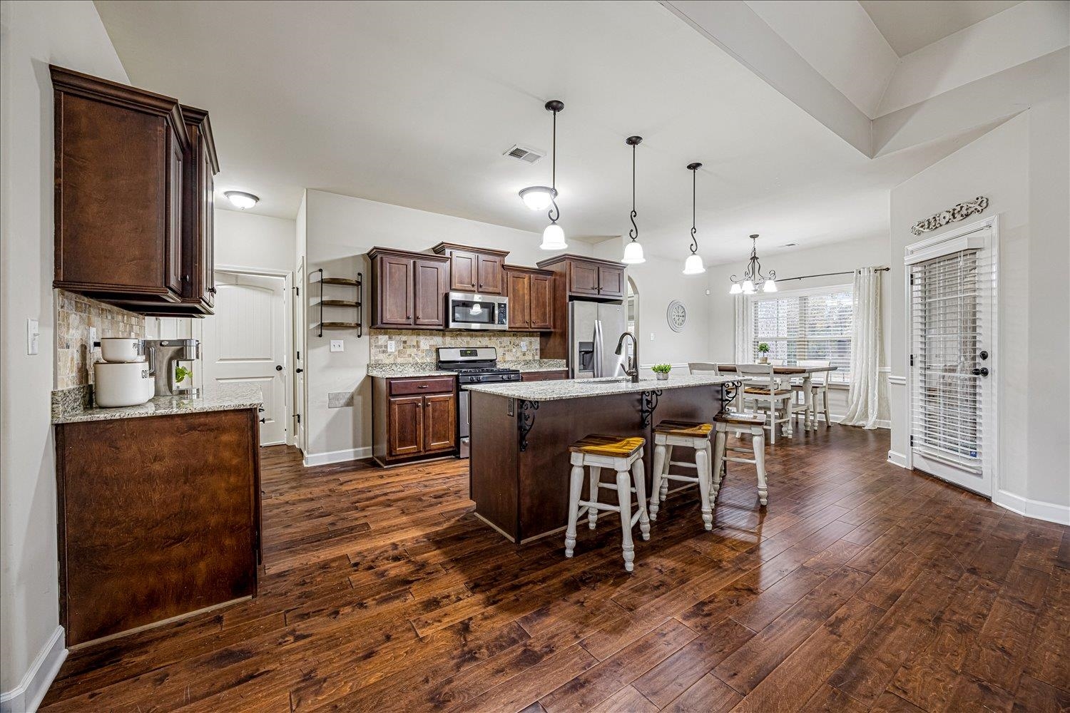 6240 CREEKSIDE LAKE DR