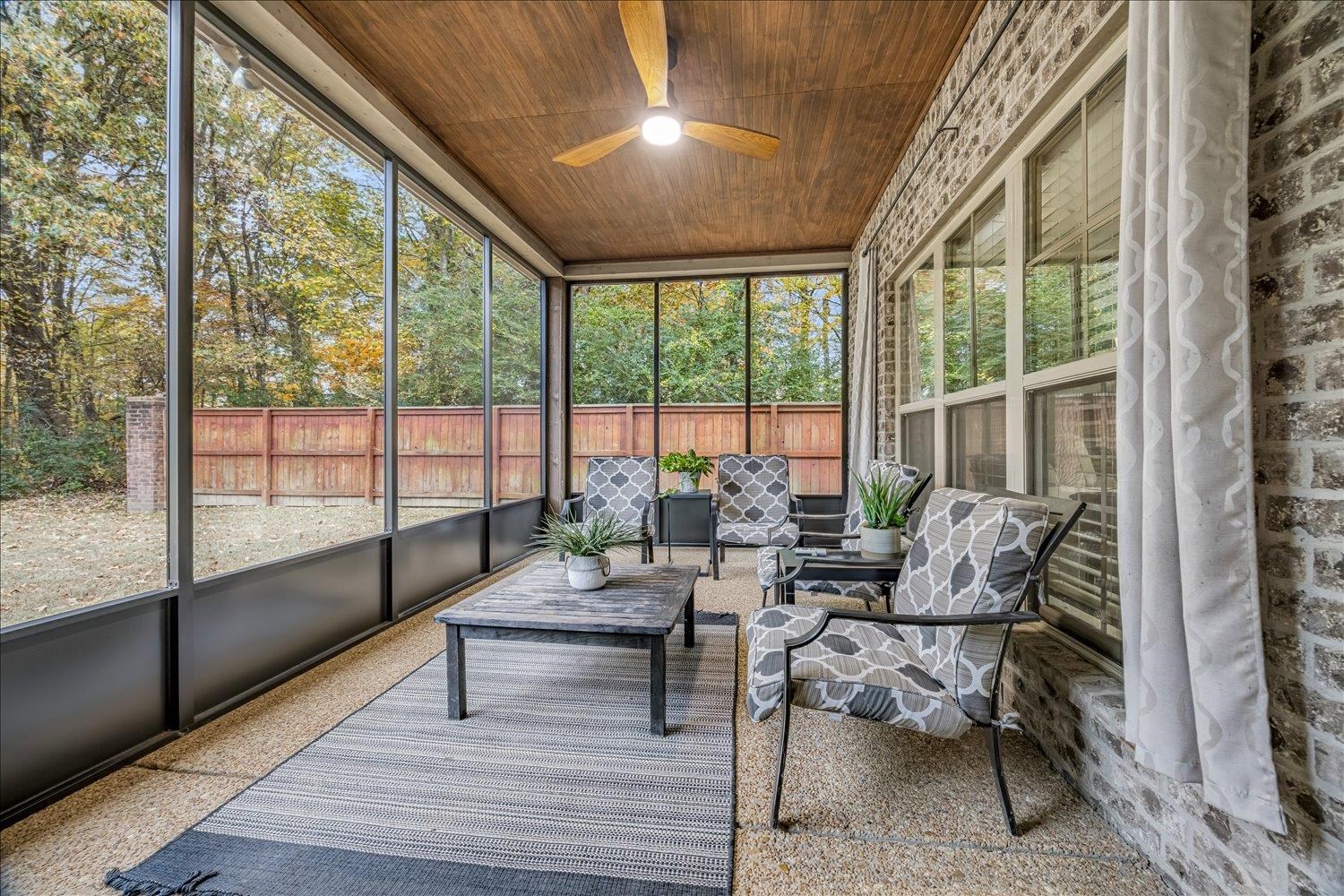 6240 CREEKSIDE LAKE DR