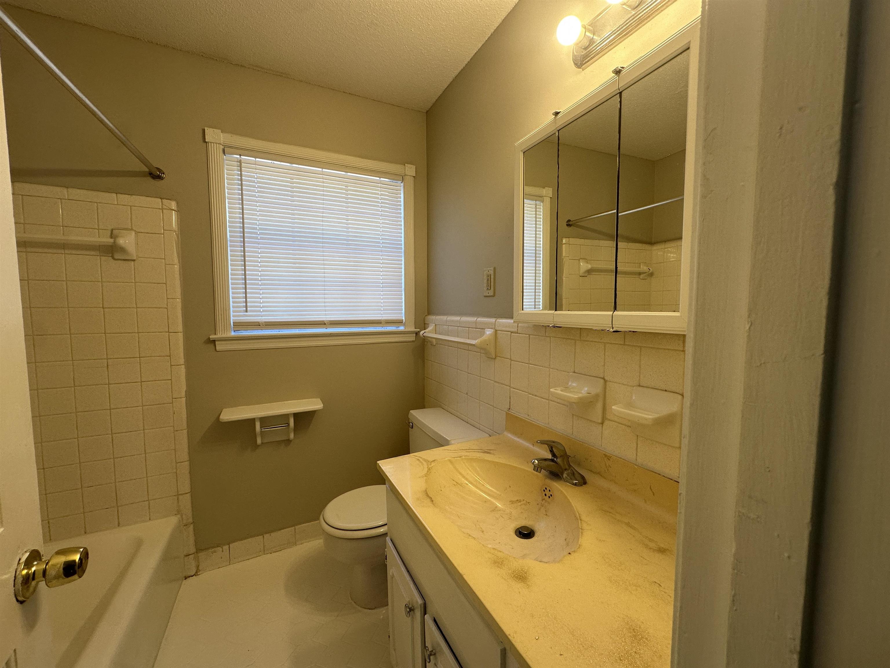 2111 ROCK RIDGE RD