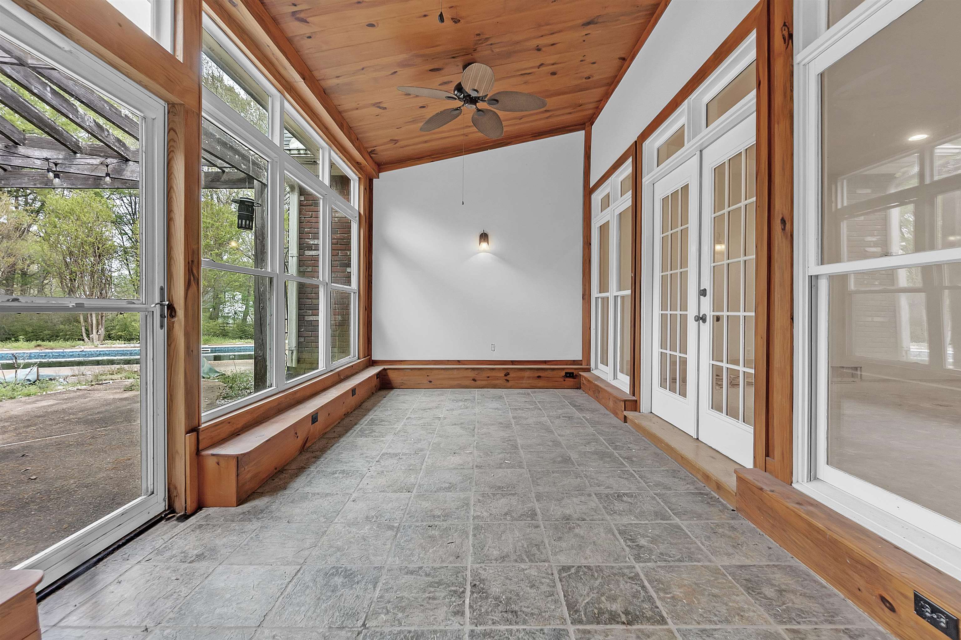 12420 FOX LAIR DR