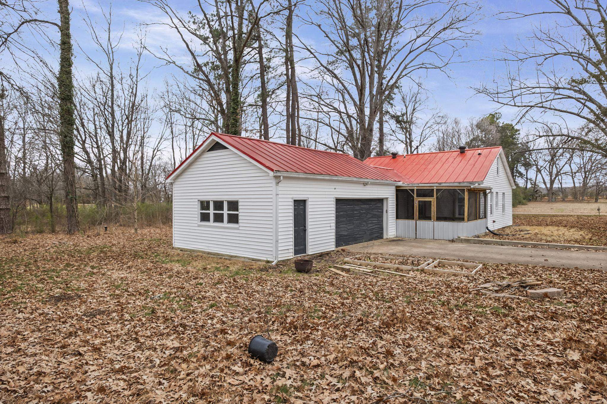 8583 KERRVILLE-ROSEMARK RD E