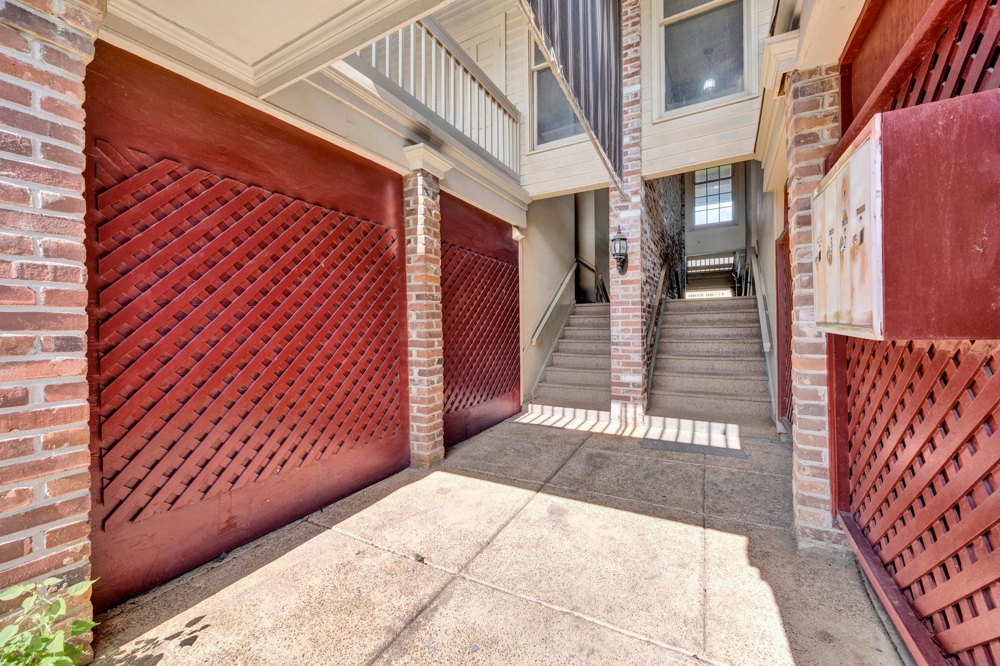 5906 NOYES CT Unit: 4