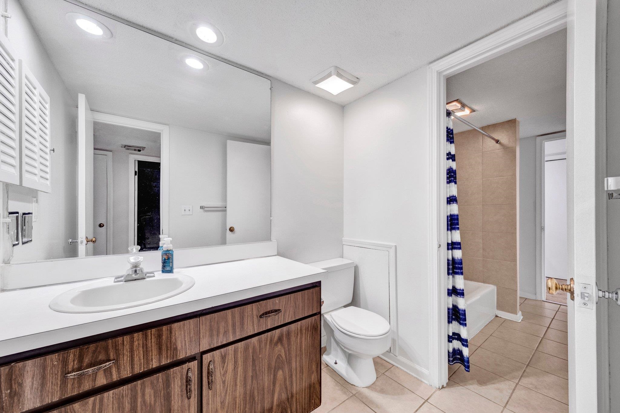 5906 NOYES CT Unit: 4