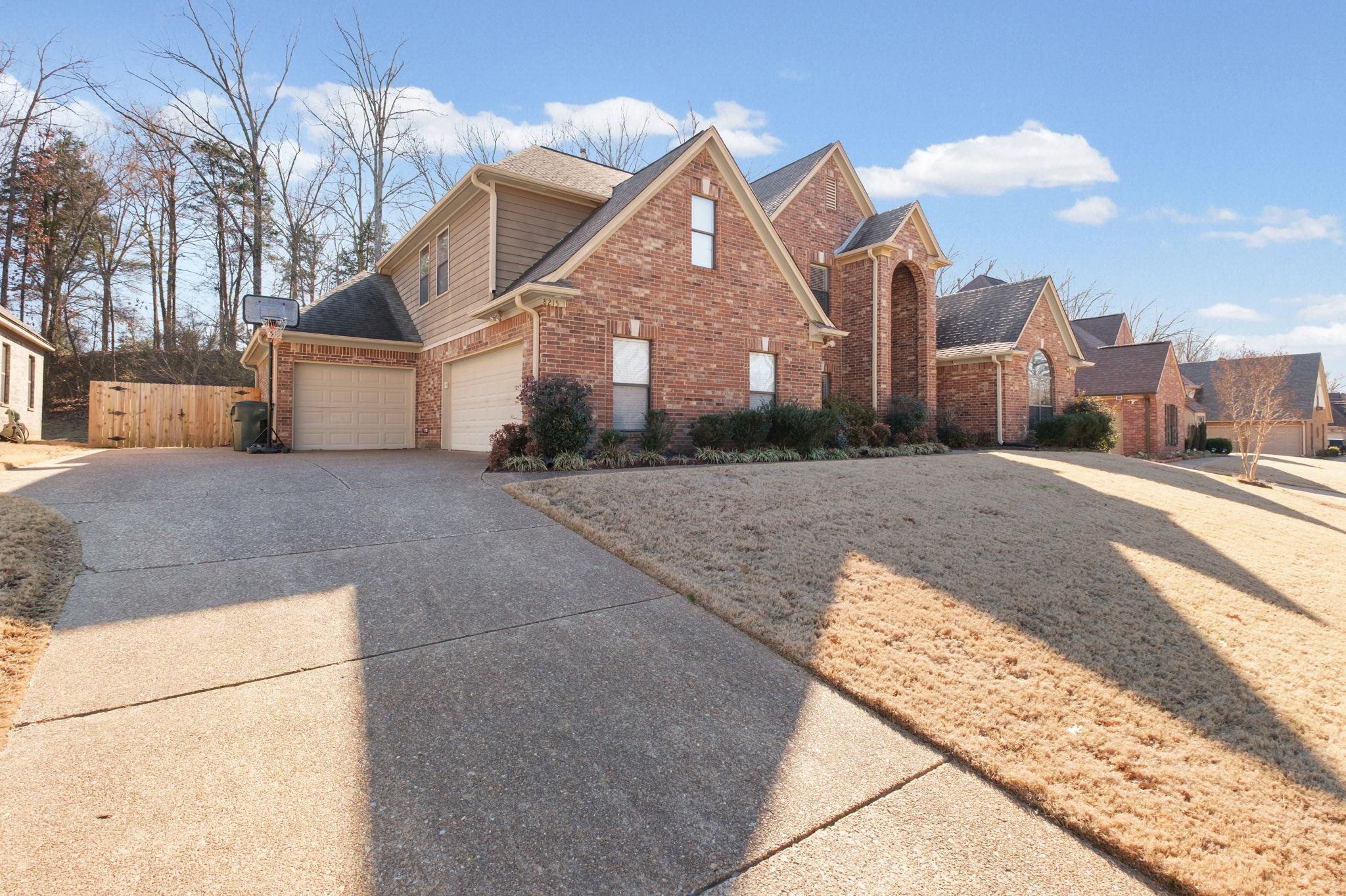 8215 HUNTERS MEADOW LN