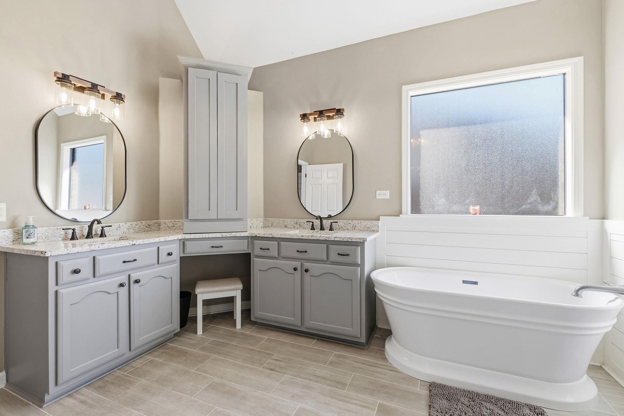 8215 HUNTERS MEADOW LN