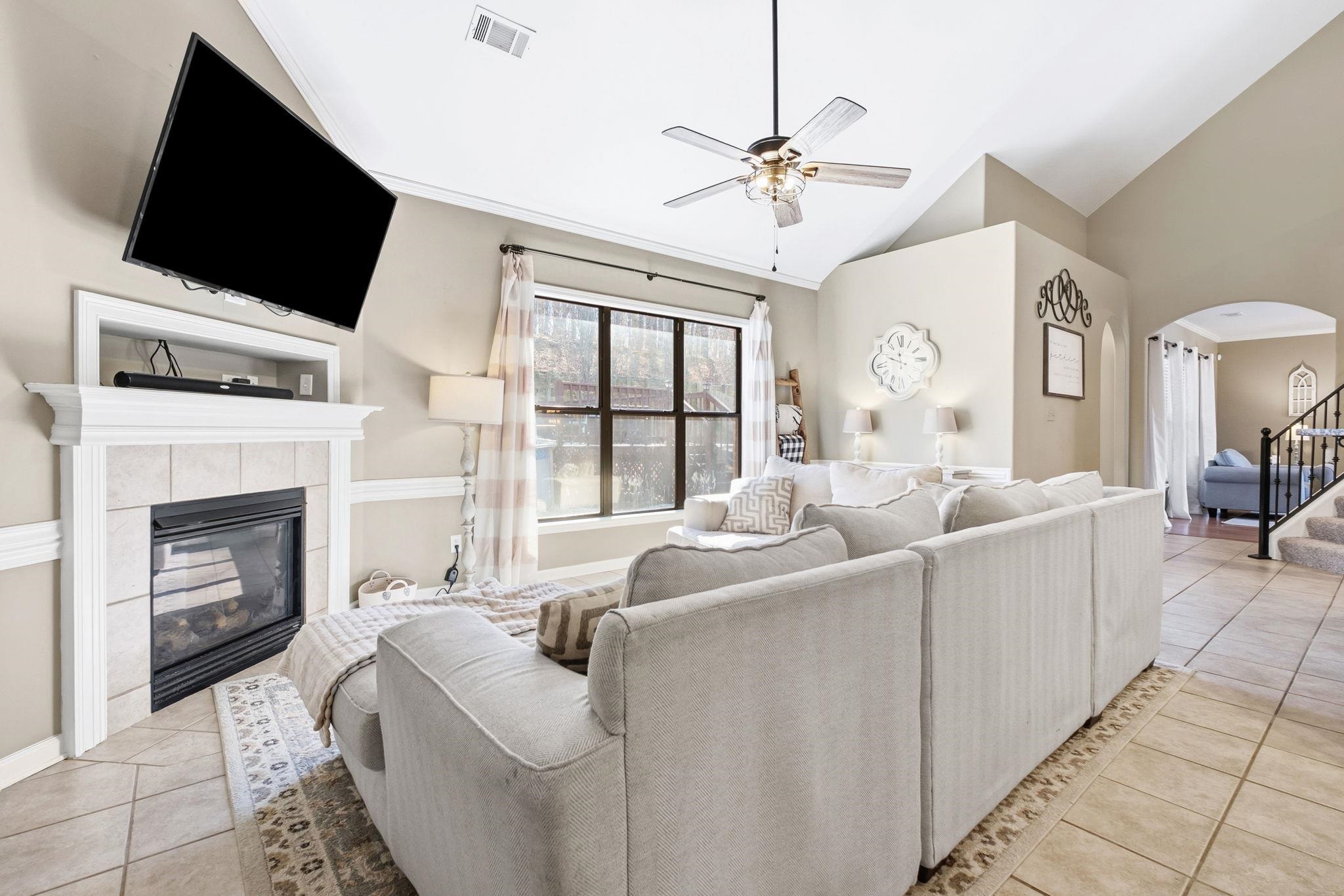 8215 HUNTERS MEADOW LN