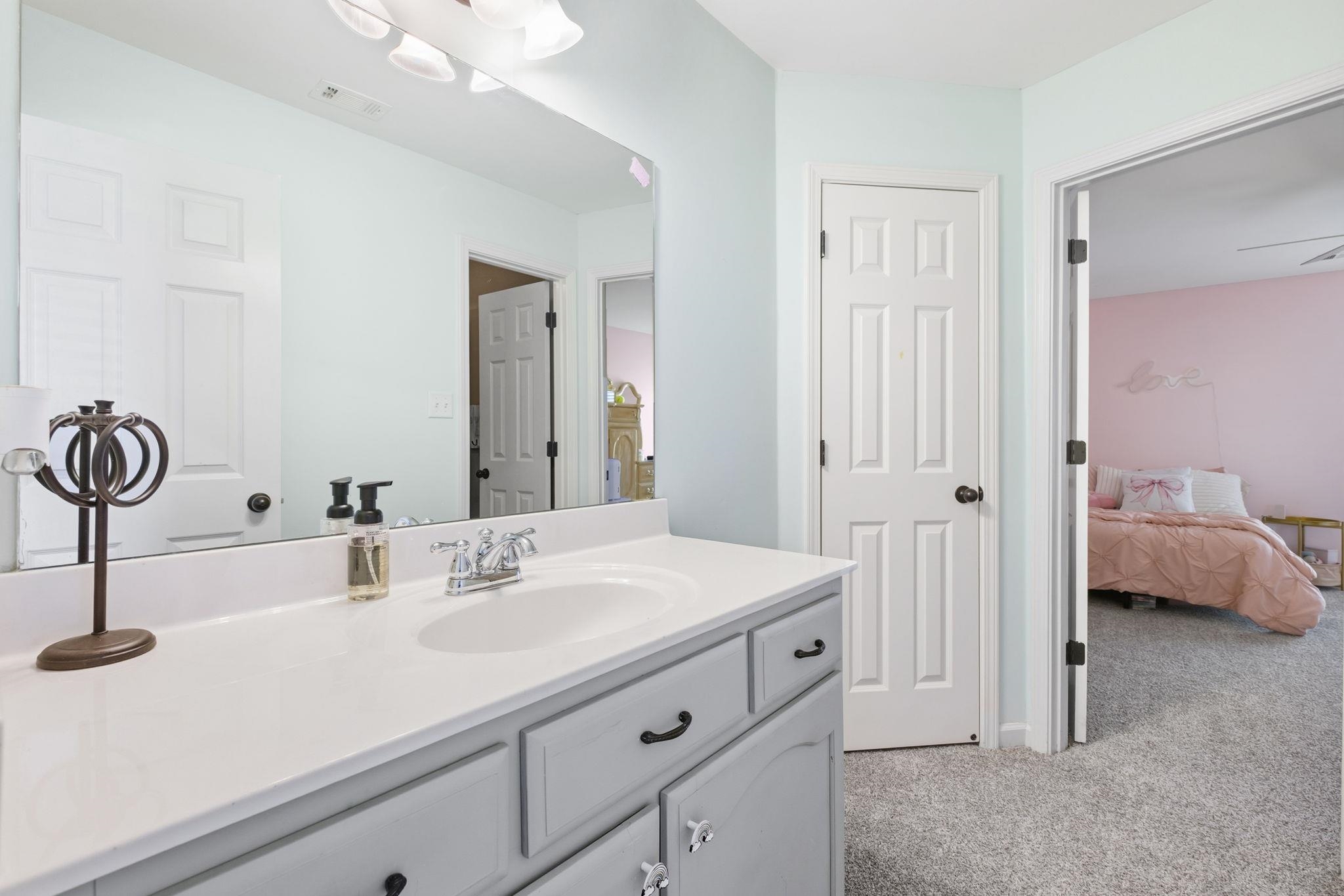 8215 HUNTERS MEADOW LN