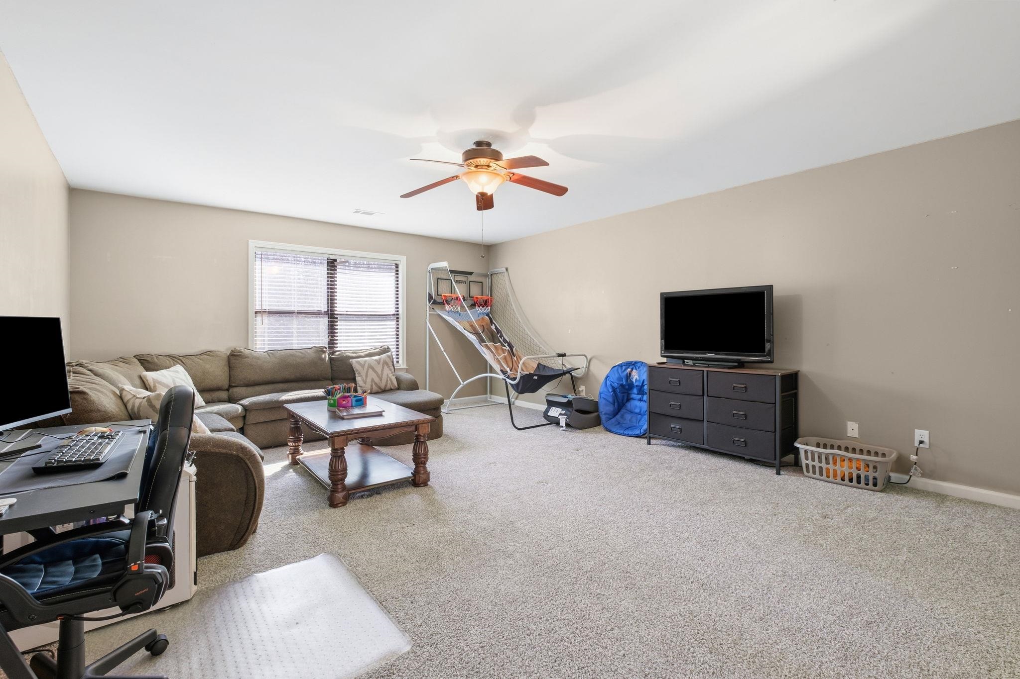 8215 HUNTERS MEADOW LN