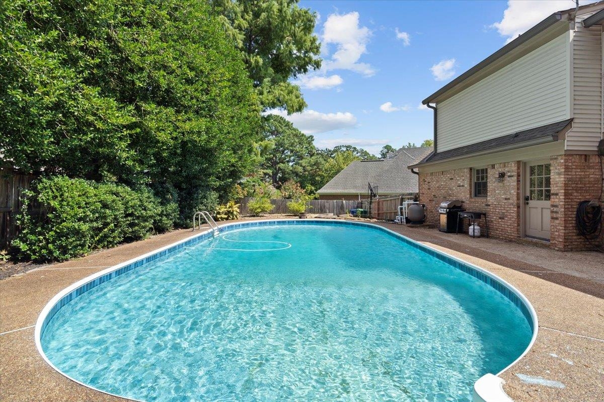 2442 NETHERHALL CV