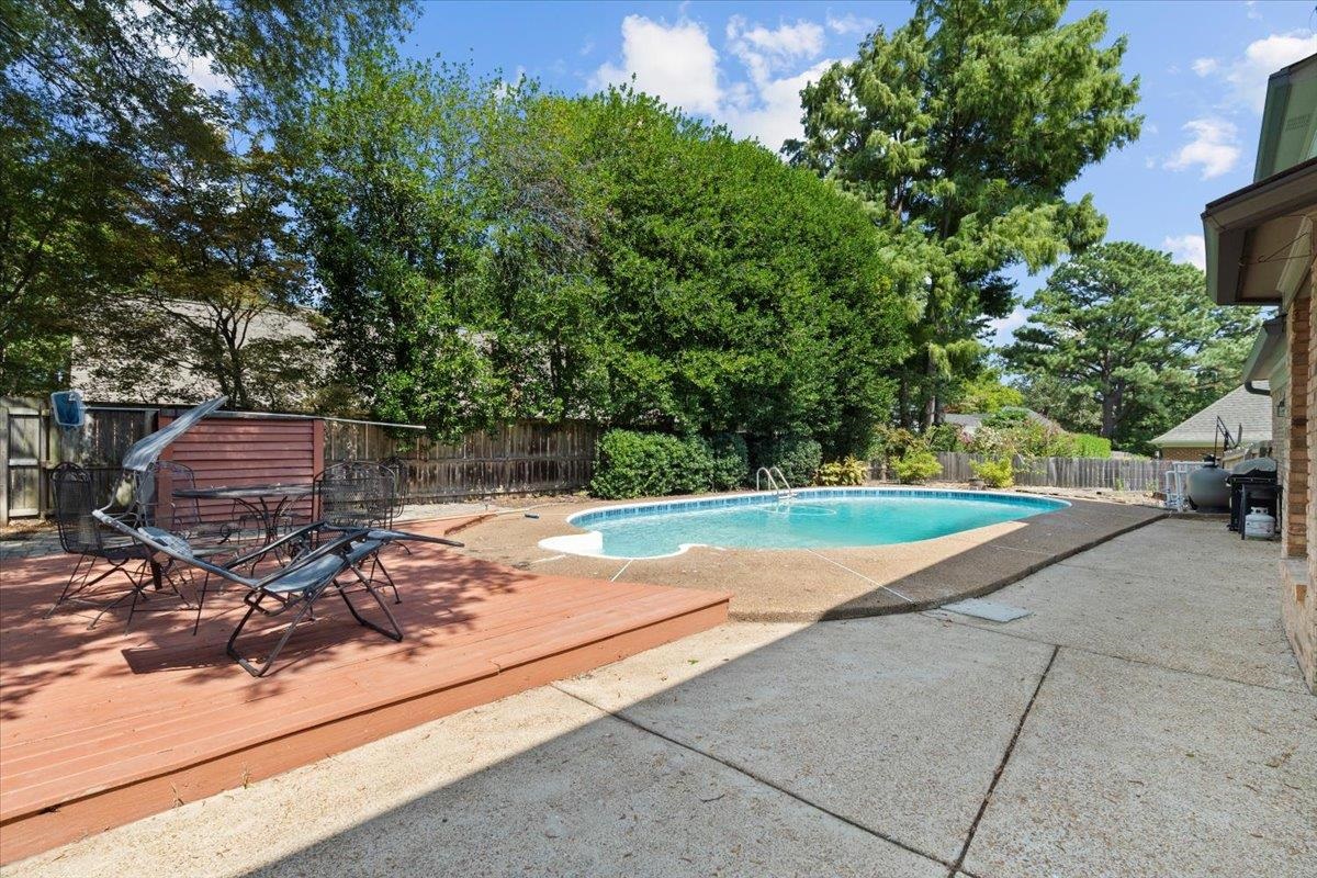2442 NETHERHALL CV