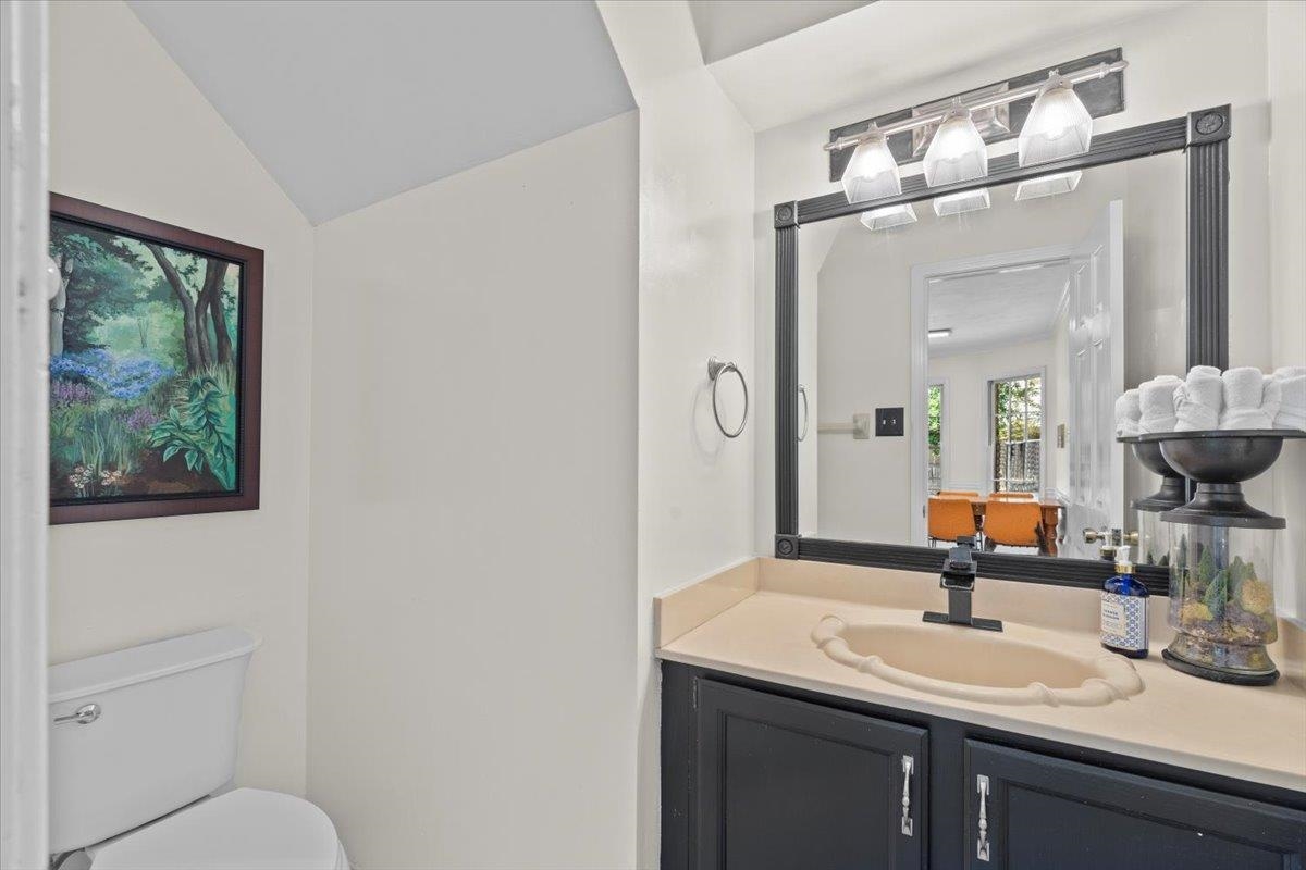 2442 NETHERHALL CV