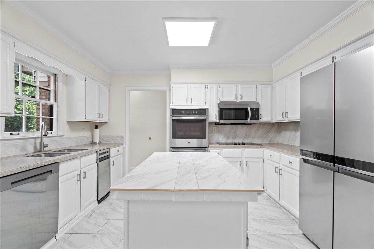 2442 NETHERHALL CV