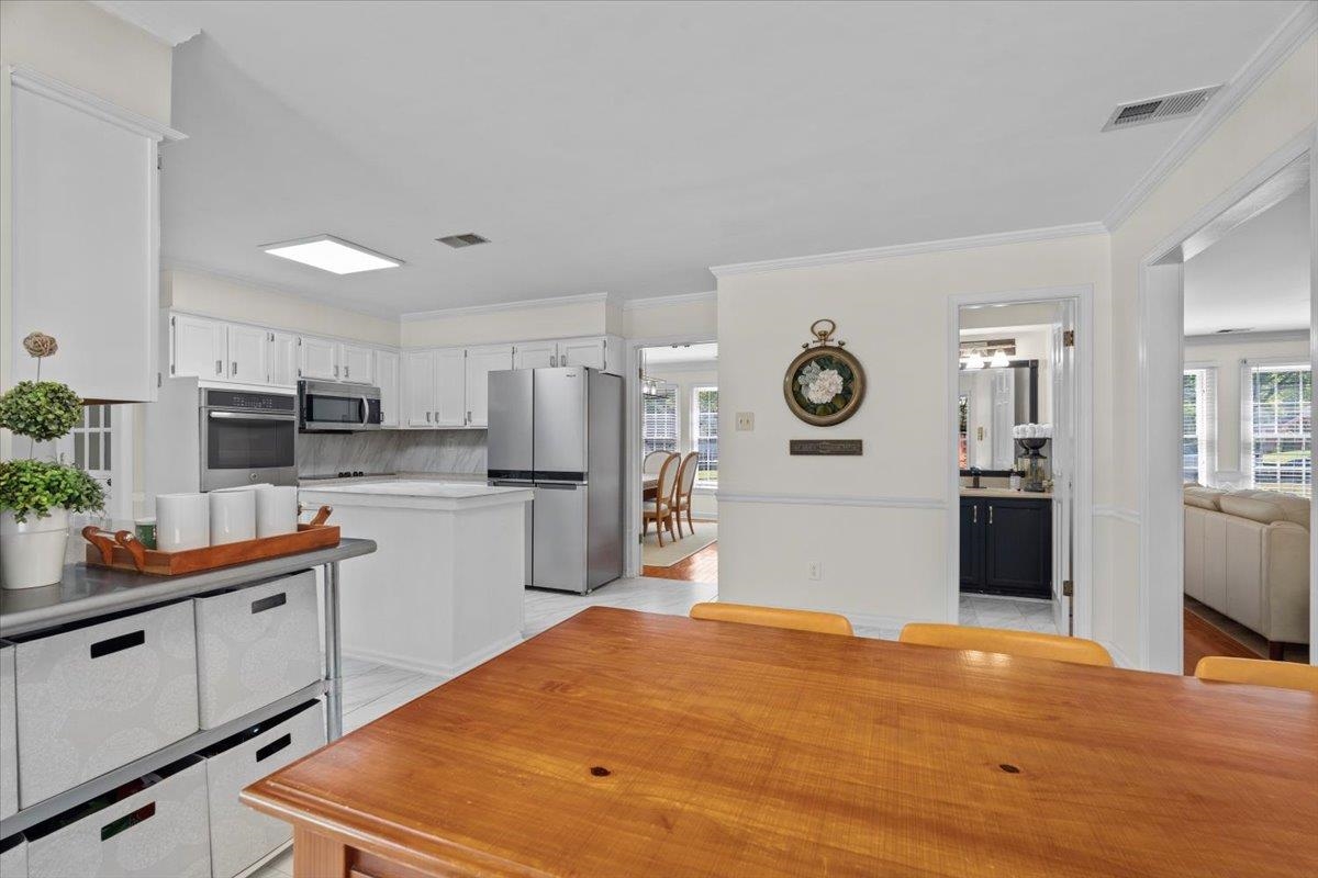 2442 NETHERHALL CV