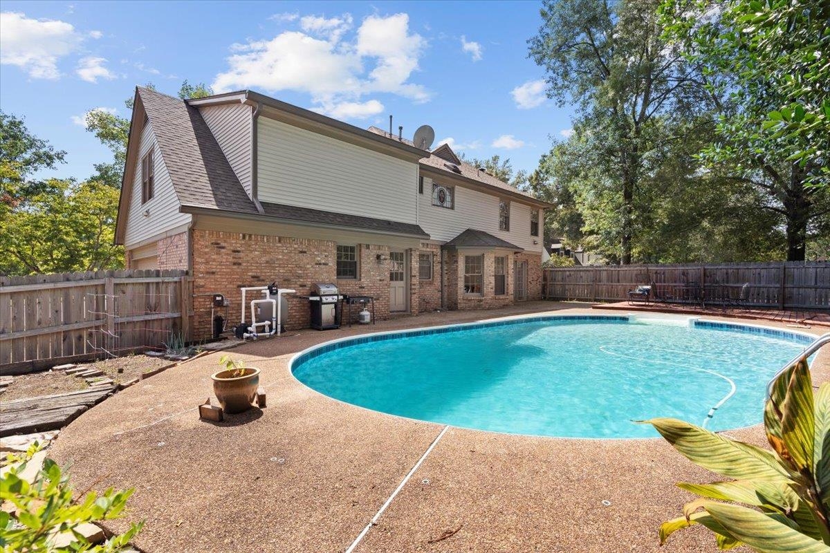 2442 NETHERHALL CV