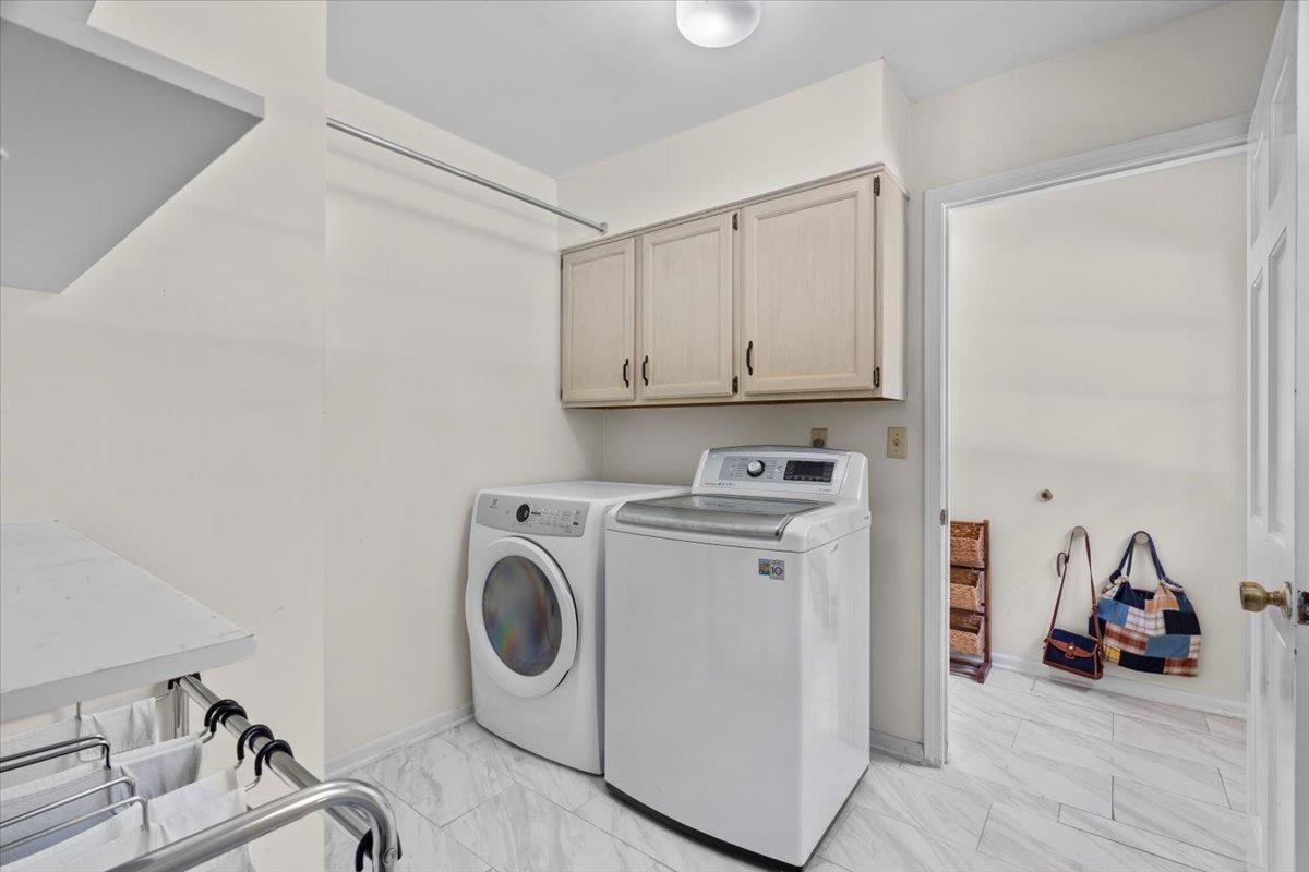 2442 NETHERHALL CV