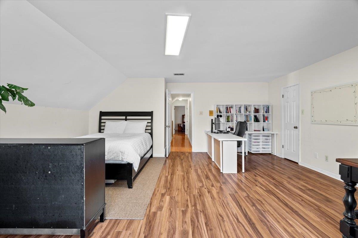 2442 NETHERHALL CV