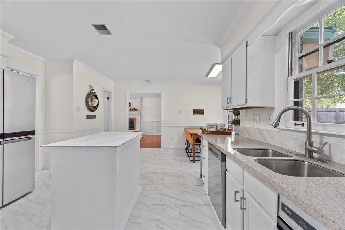 2442 NETHERHALL CV