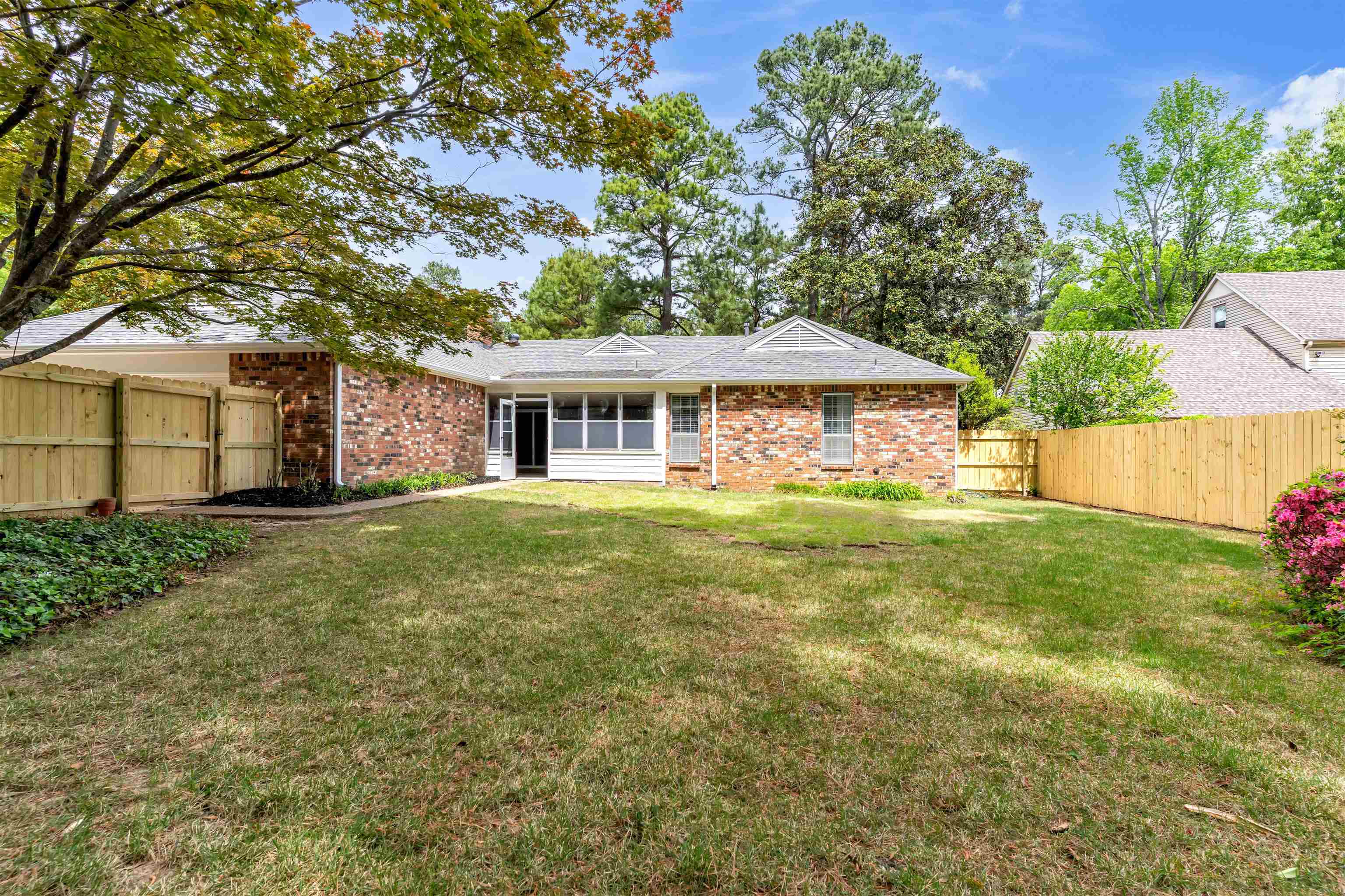 8077 FARMINGTON DR