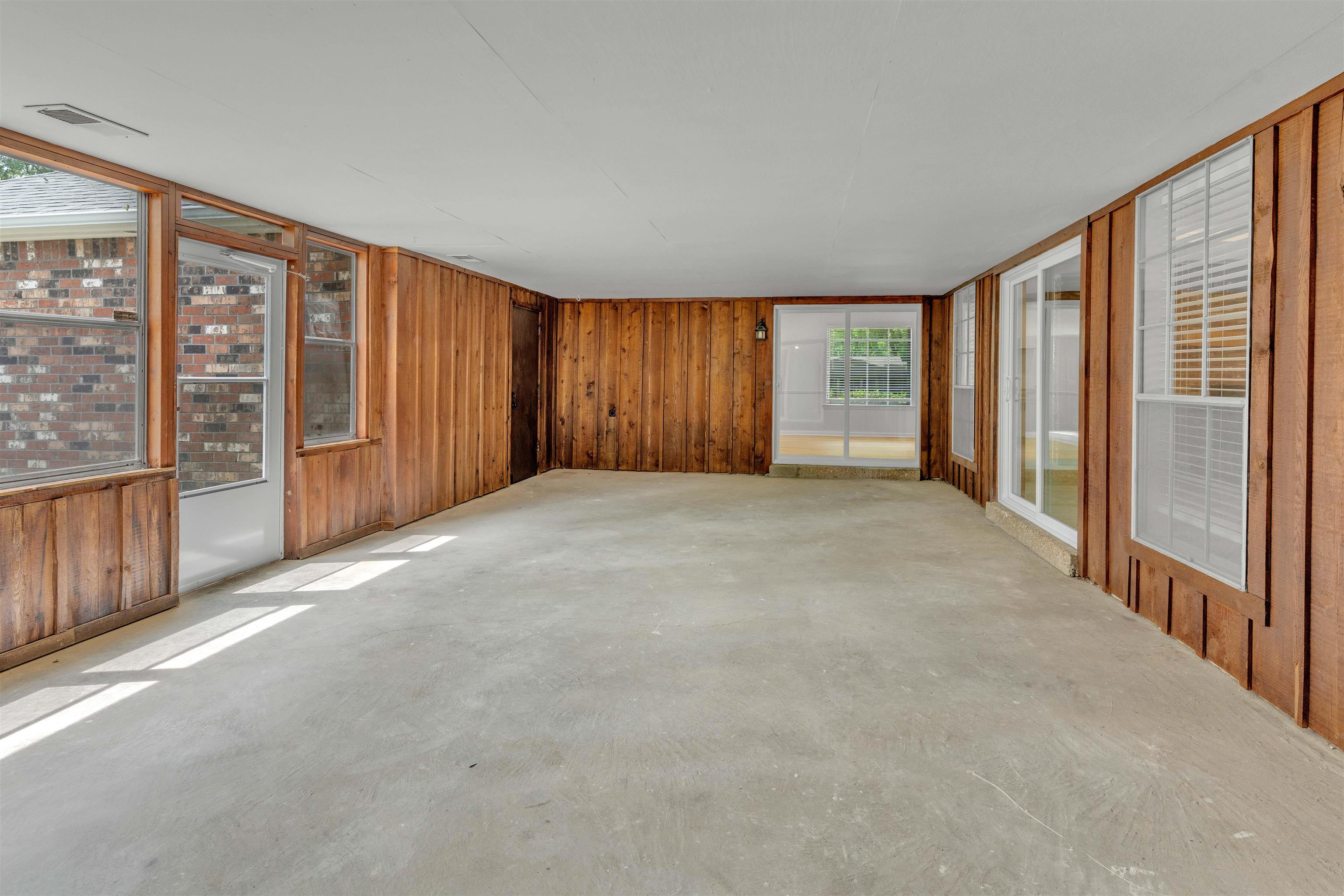 8077 FARMINGTON DR