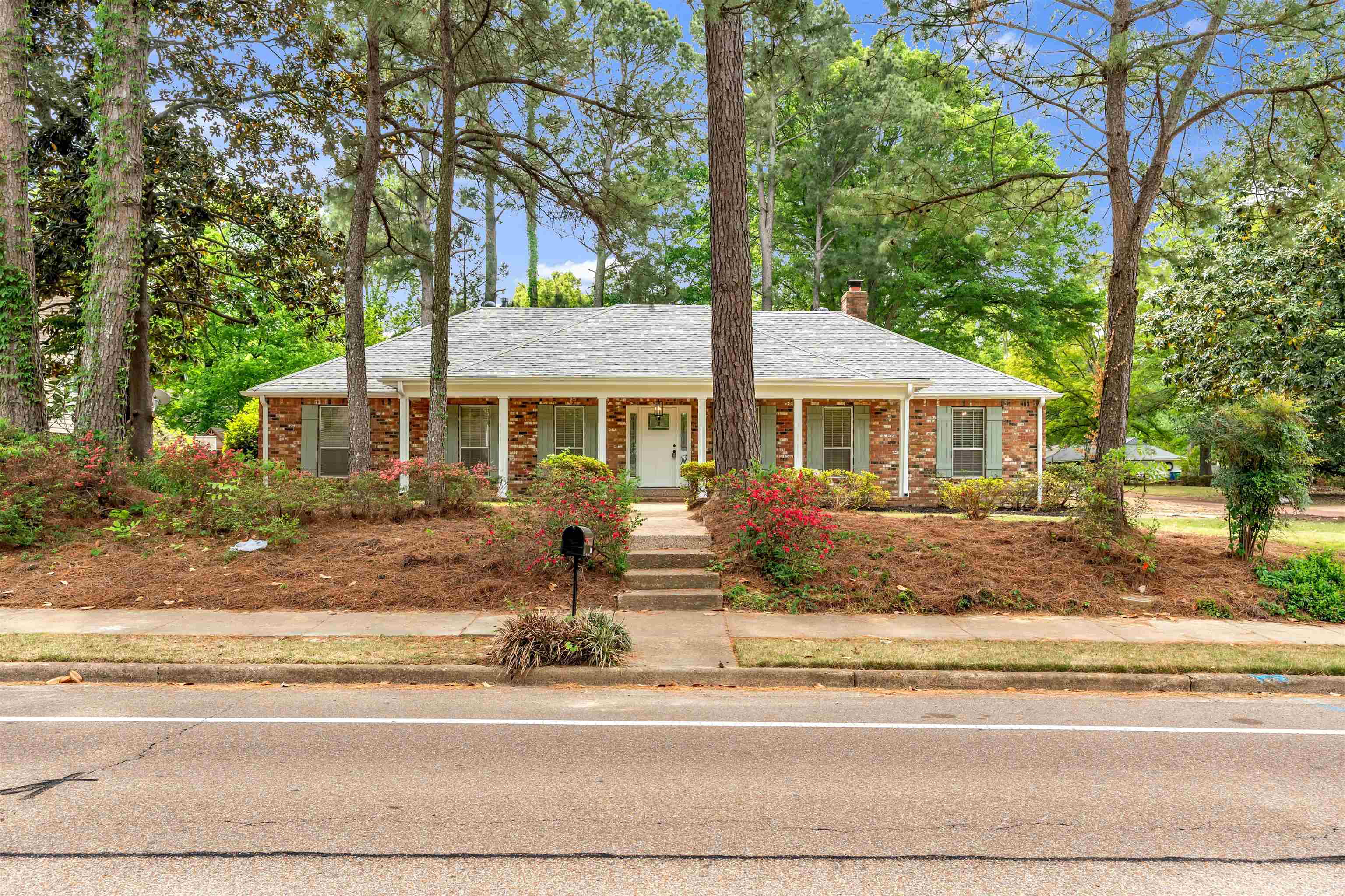8077 FARMINGTON DR