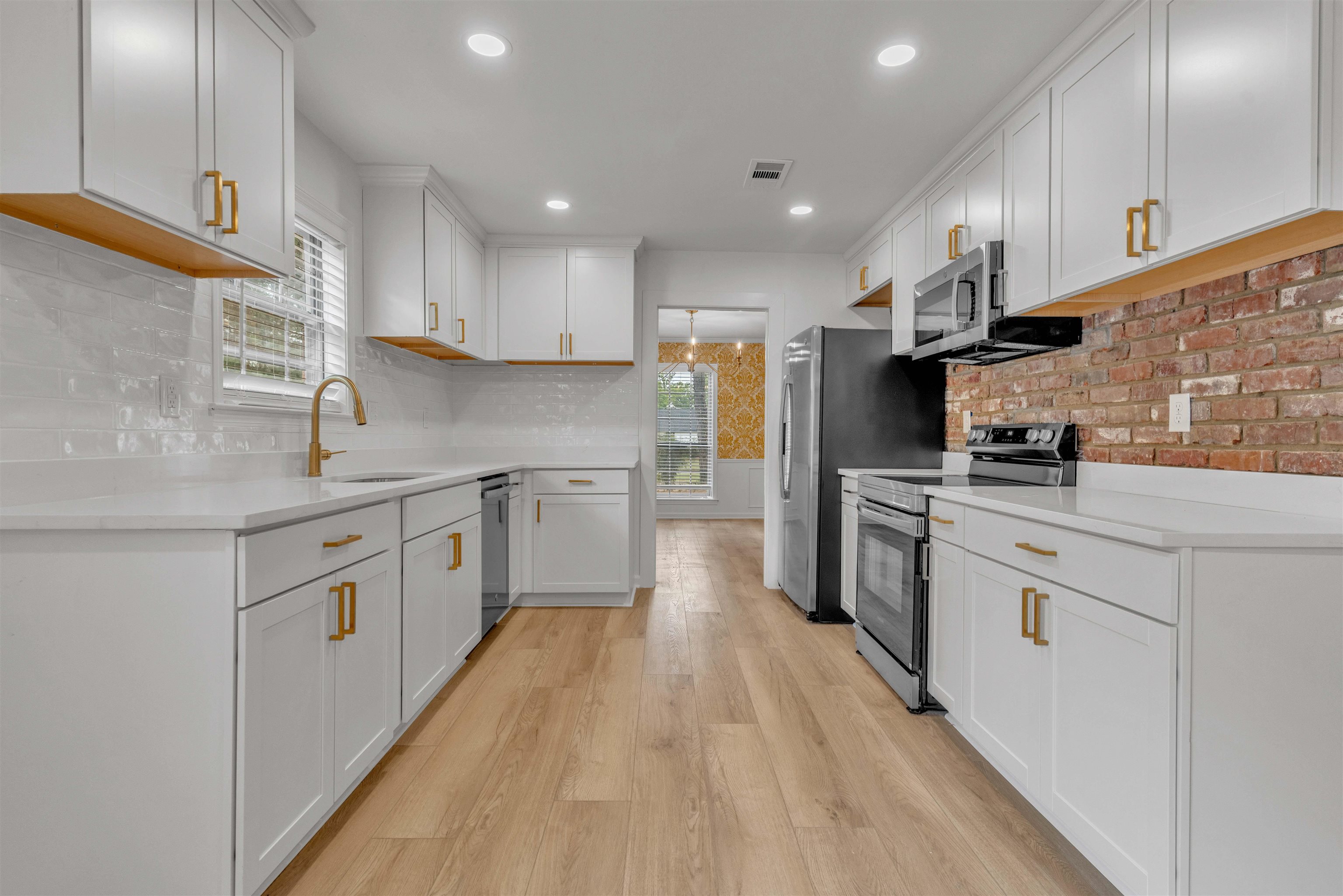 8077 FARMINGTON DR