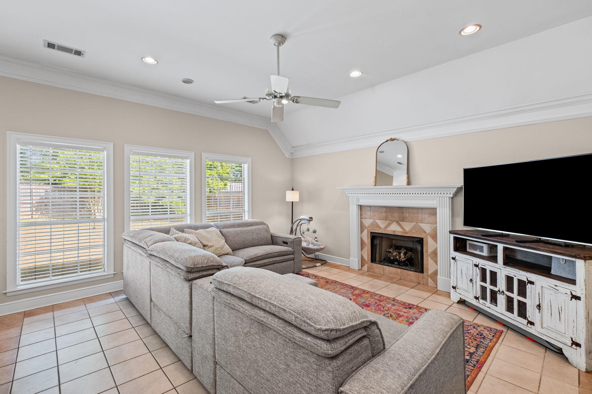 3721 APPLING LAKE DR