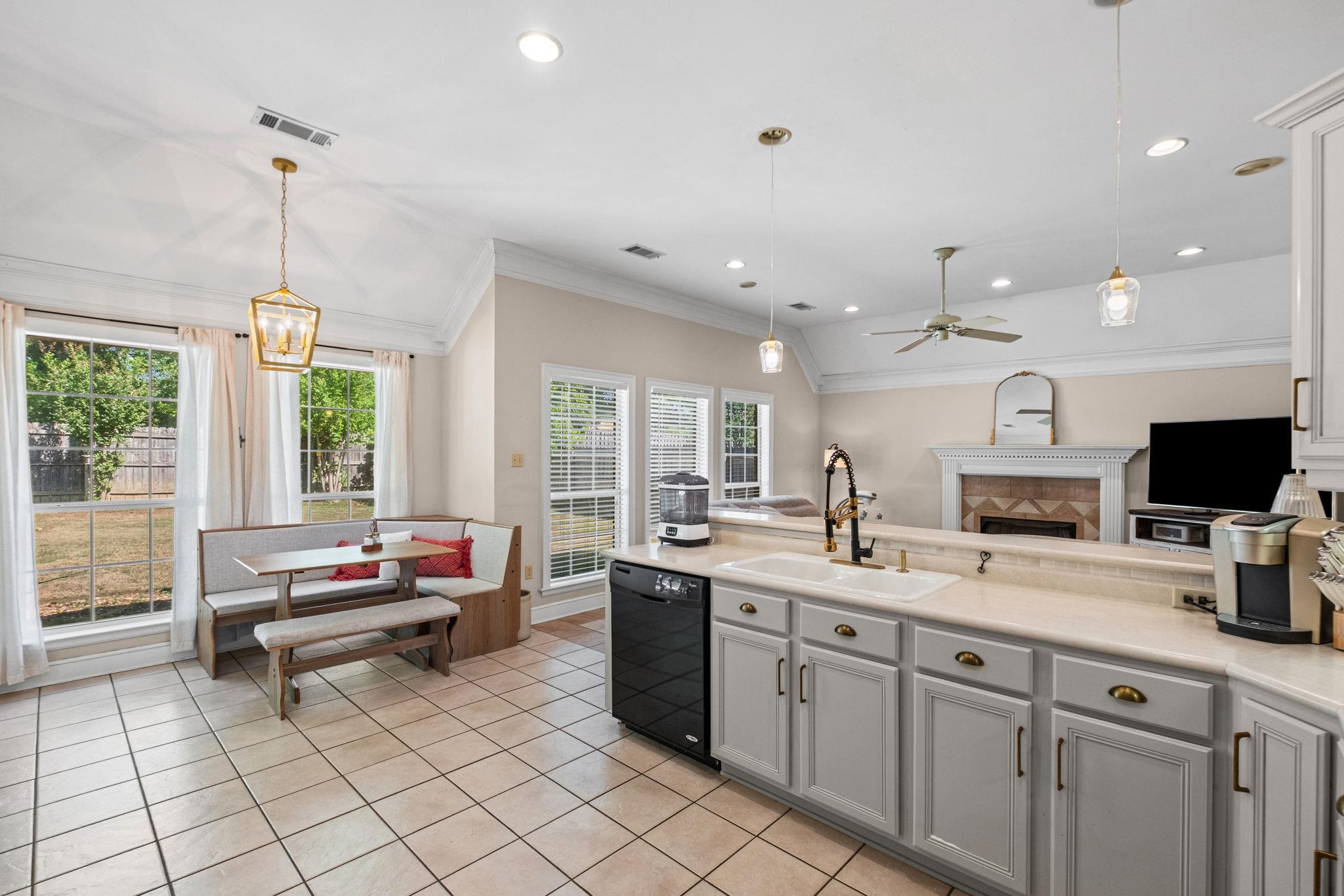 3721 APPLING LAKE DR