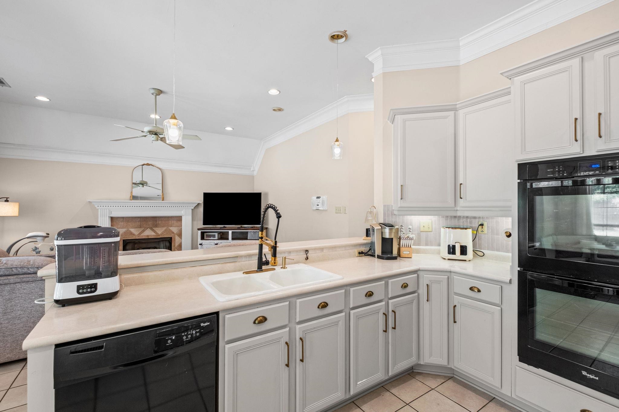3721 APPLING LAKE DR