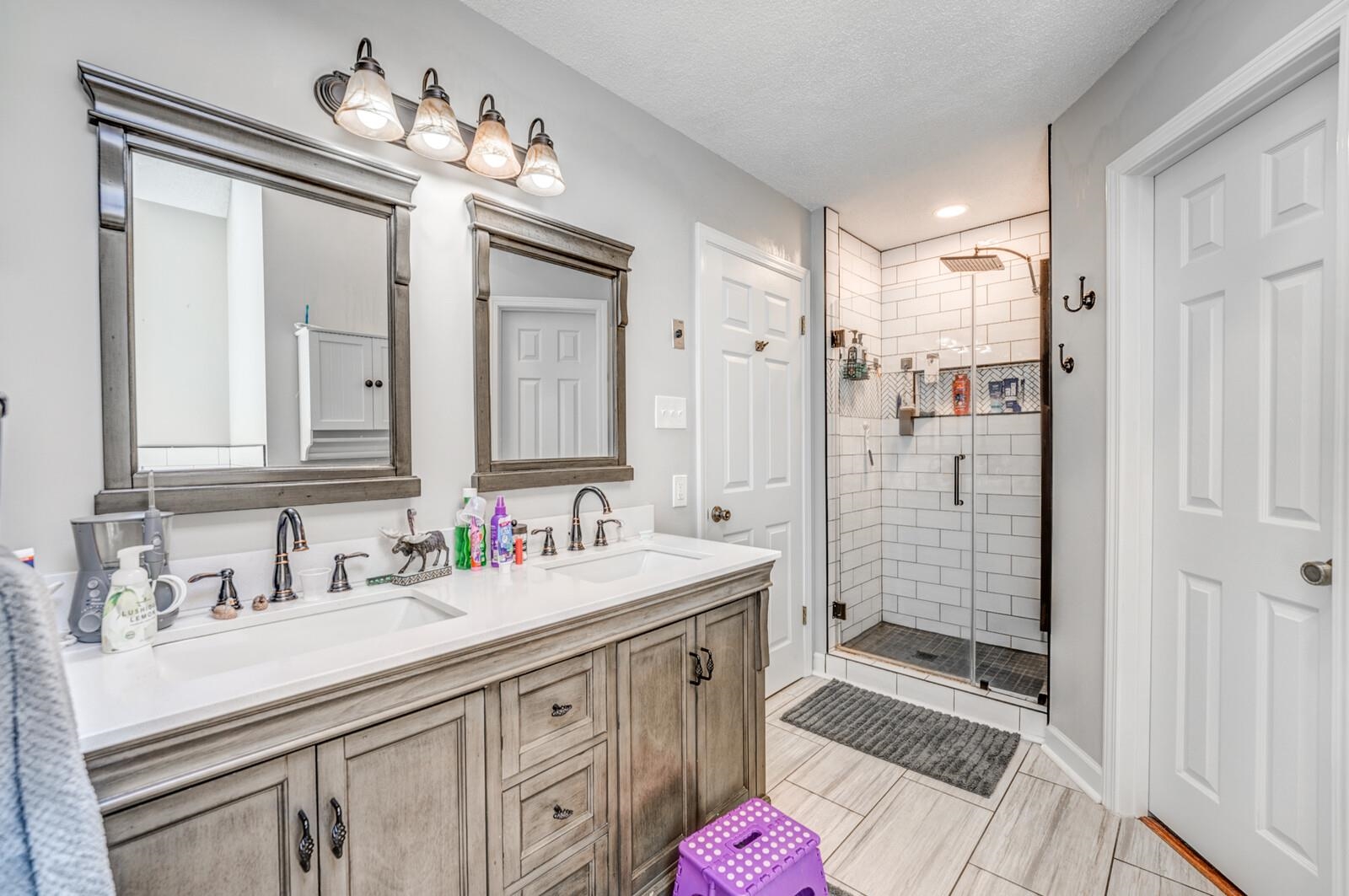 3769 OAK FOREST DR