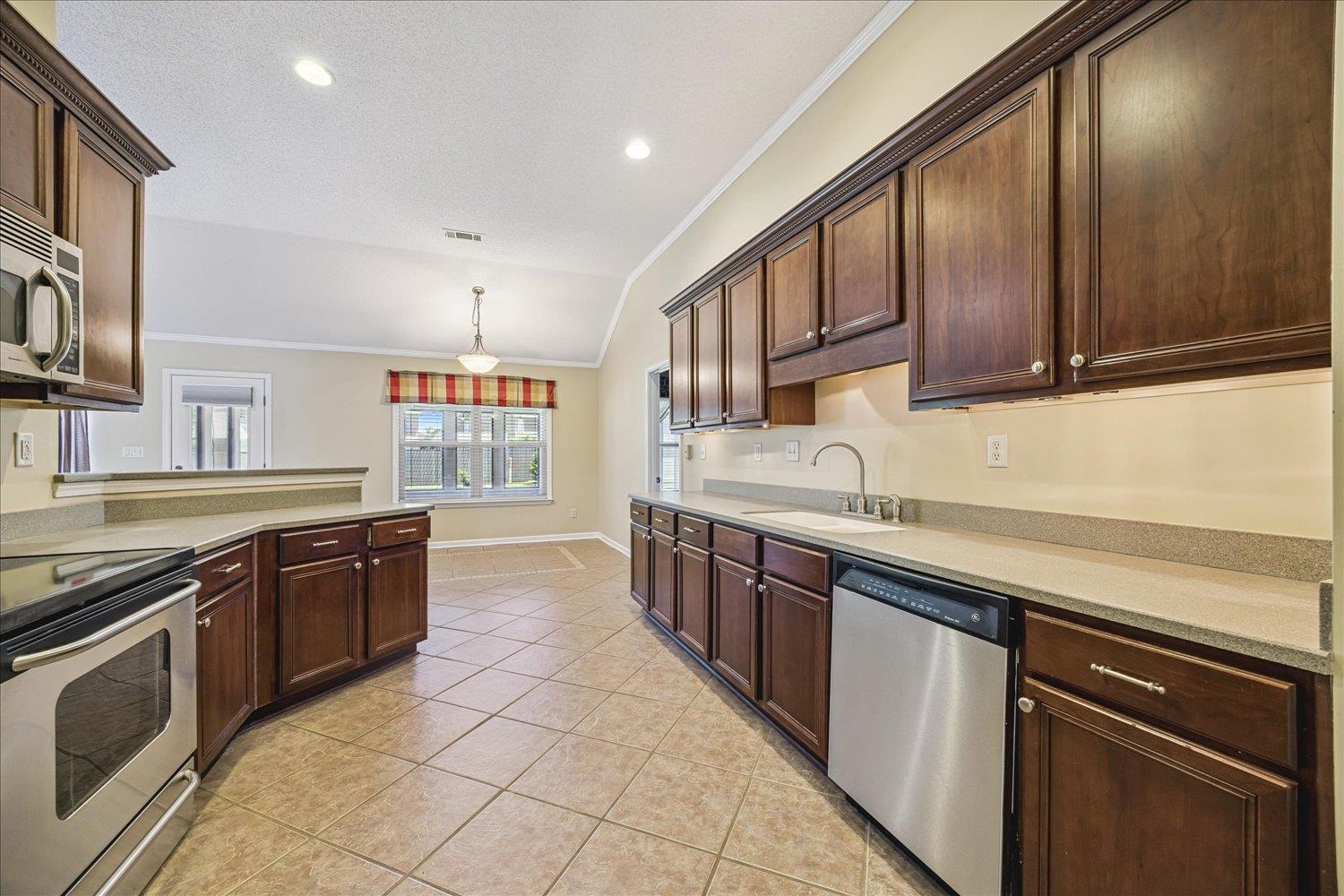 5097 CREST CV