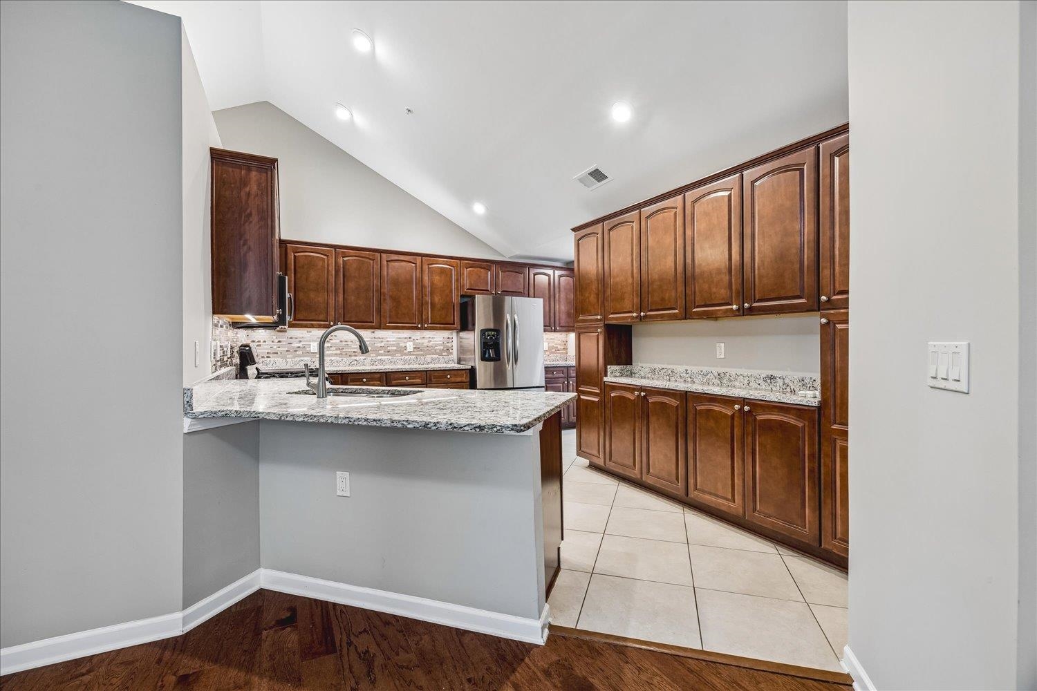 1616 W SOUTHFIELD CIR