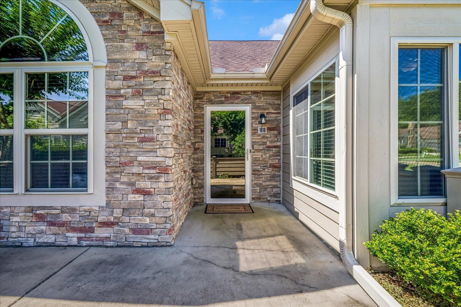 1616 W SOUTHFIELD CIR