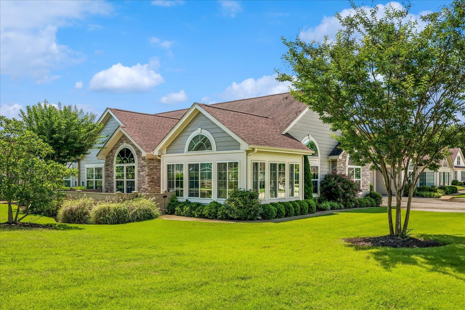 1616 W SOUTHFIELD CIR