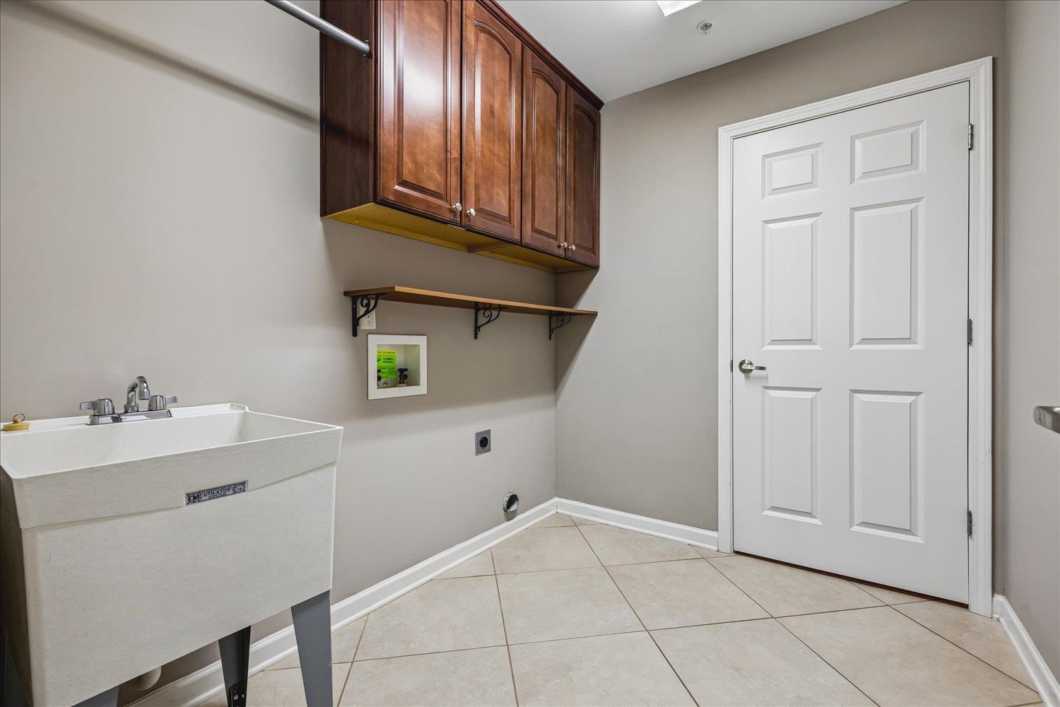 1616 W SOUTHFIELD CIR
