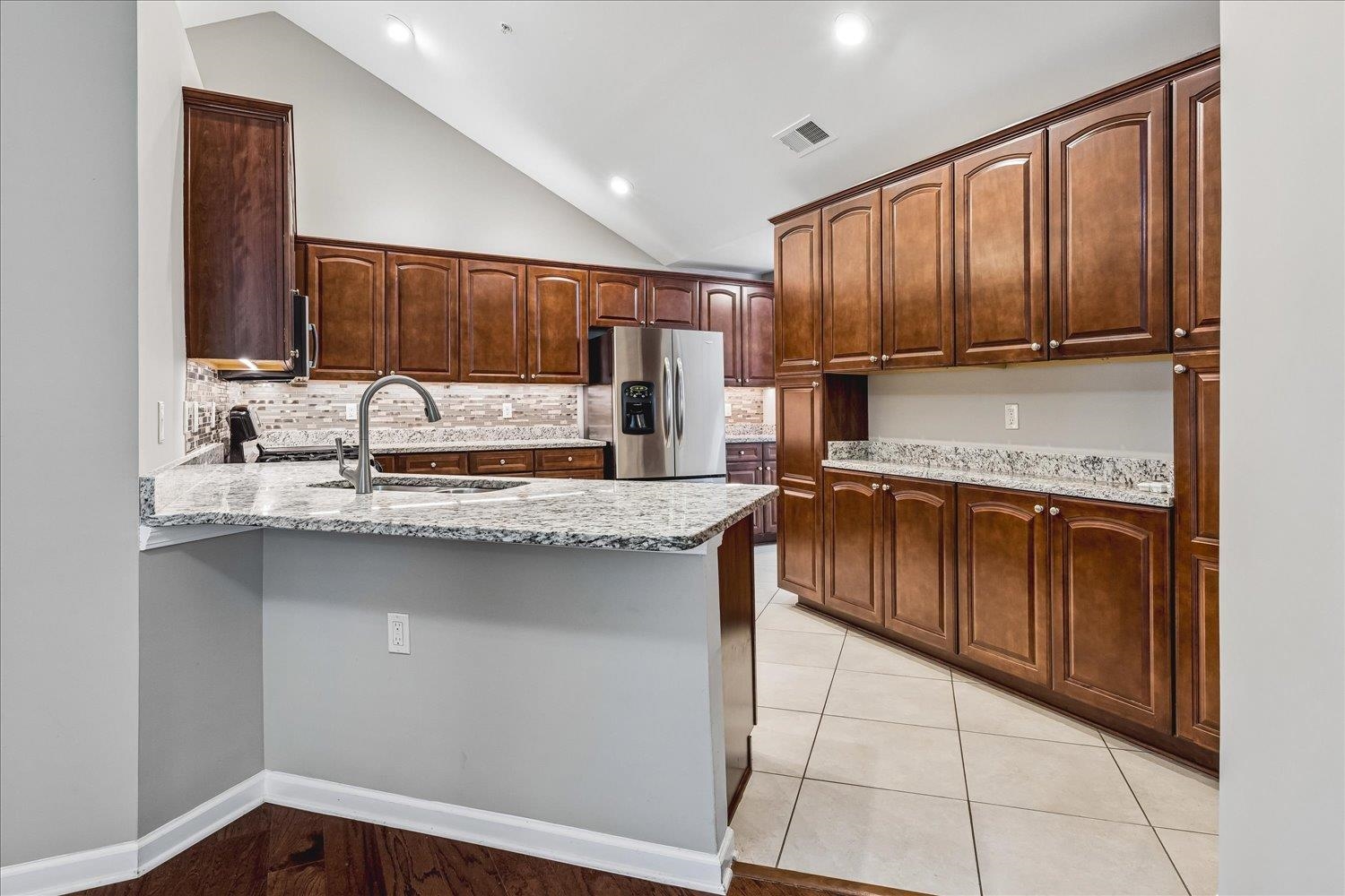 1616 W SOUTHFIELD CIR