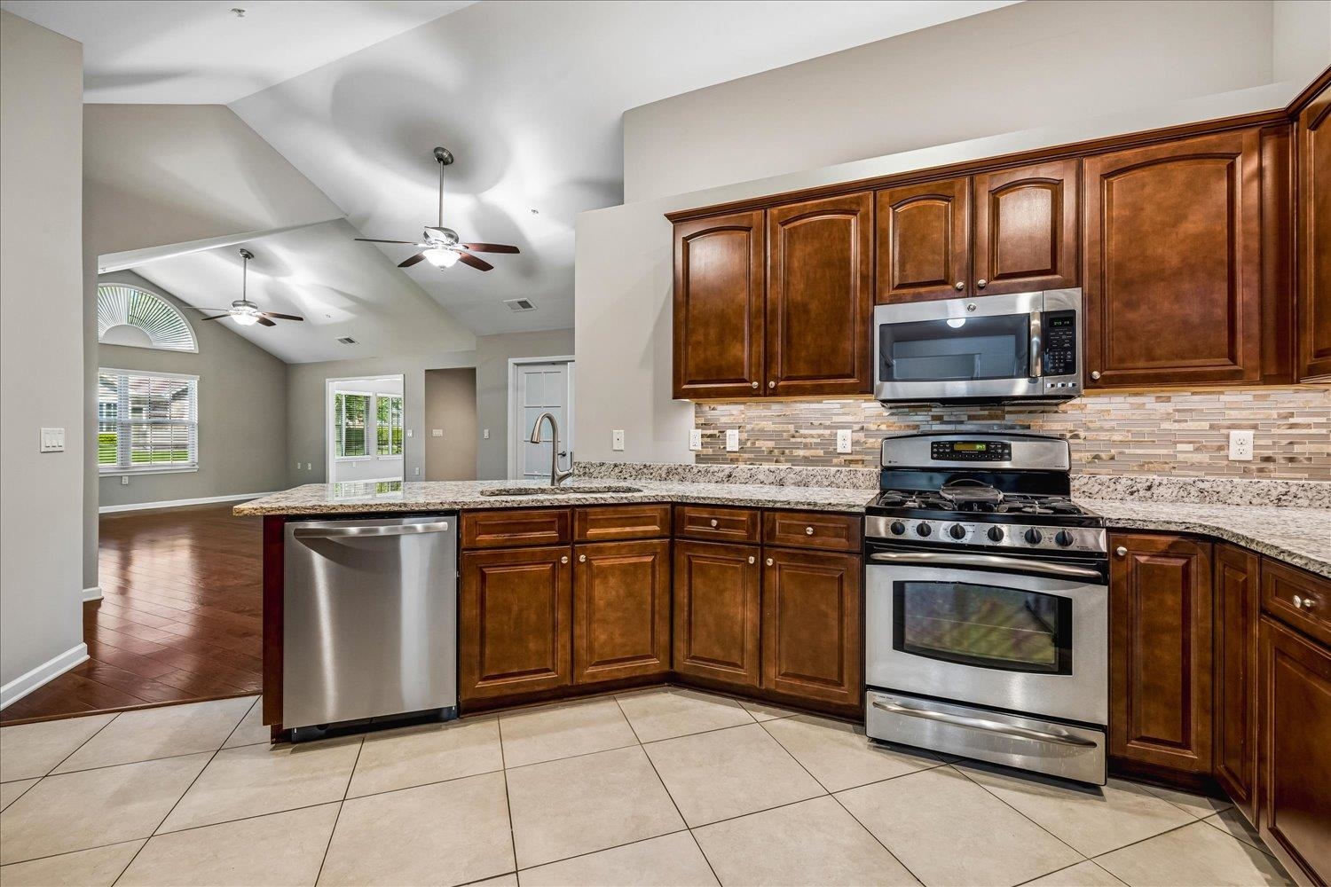 1616 W SOUTHFIELD CIR