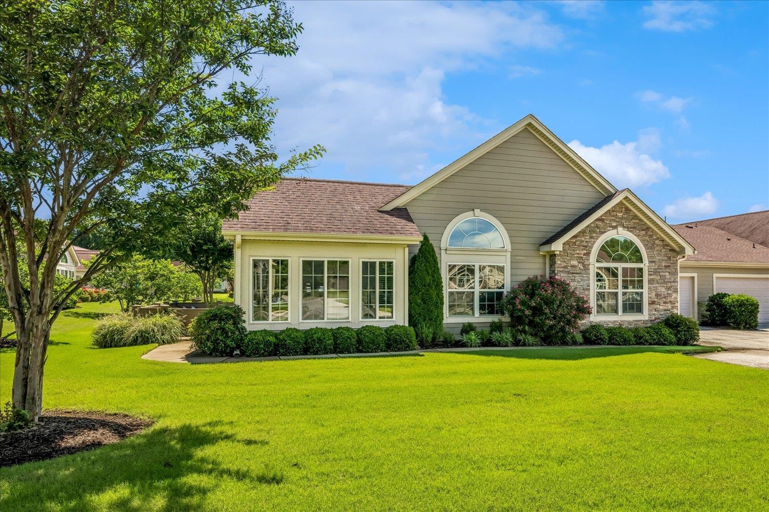 1616 W SOUTHFIELD CIR