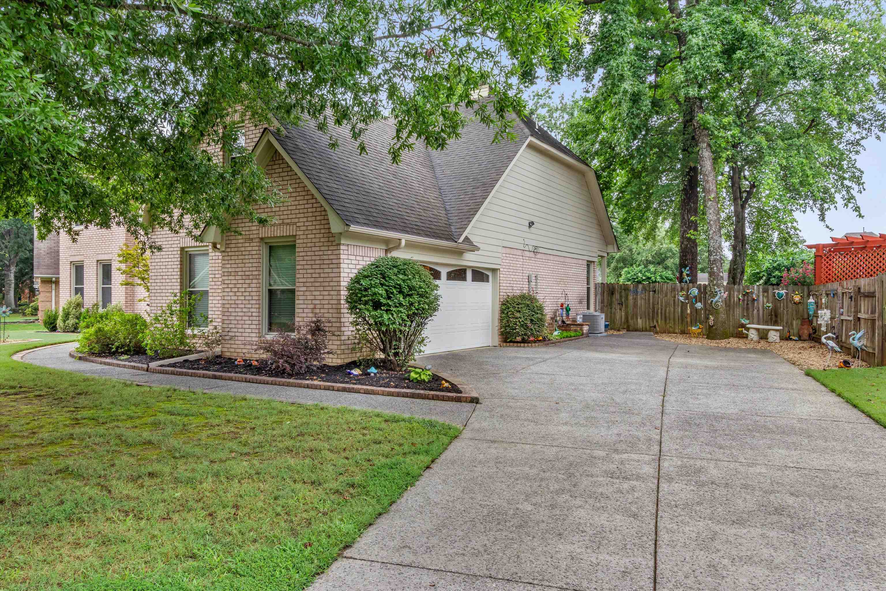 8392 KINGS TRAIL CV
