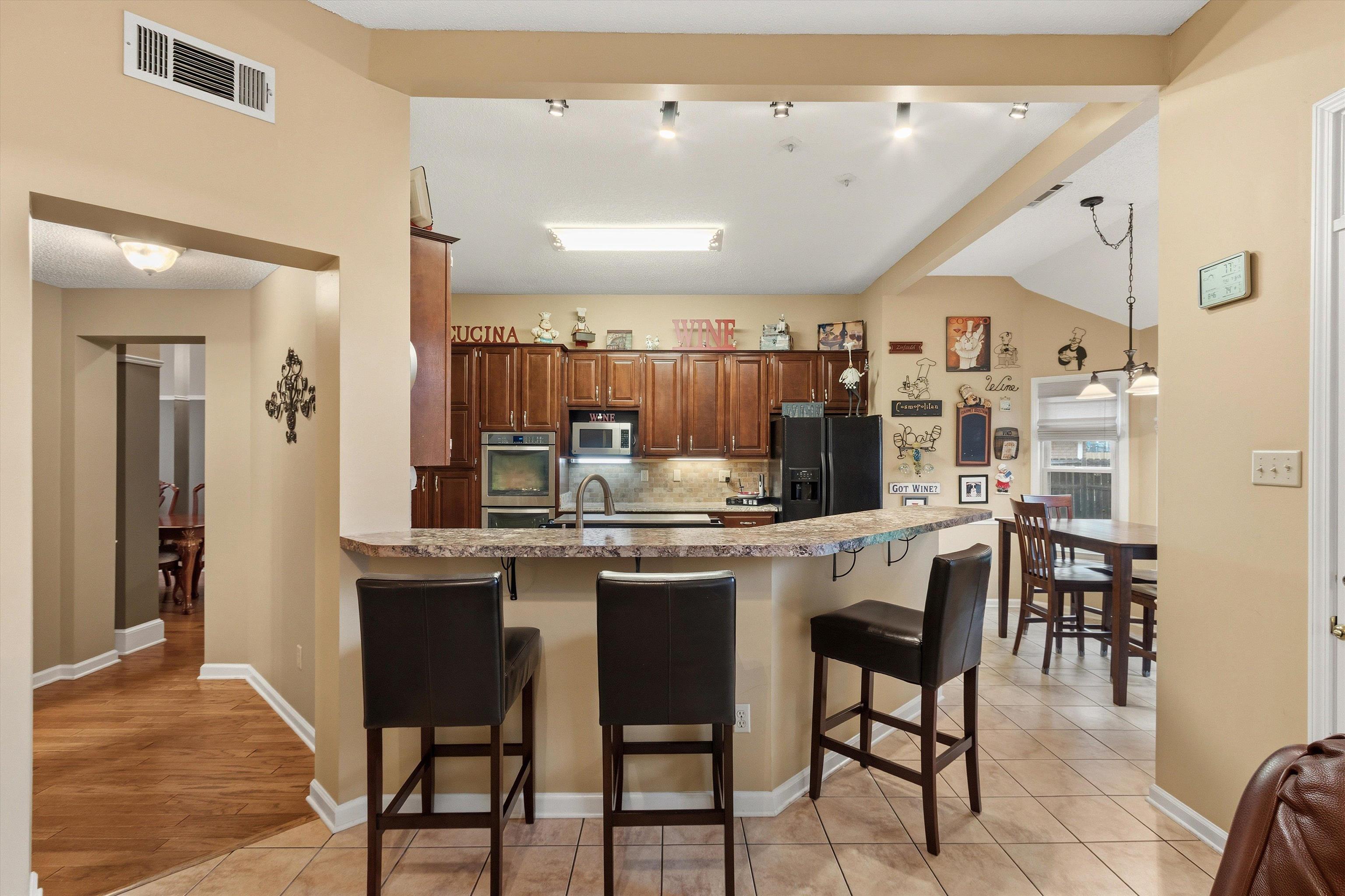 8392 KINGS TRAIL CV