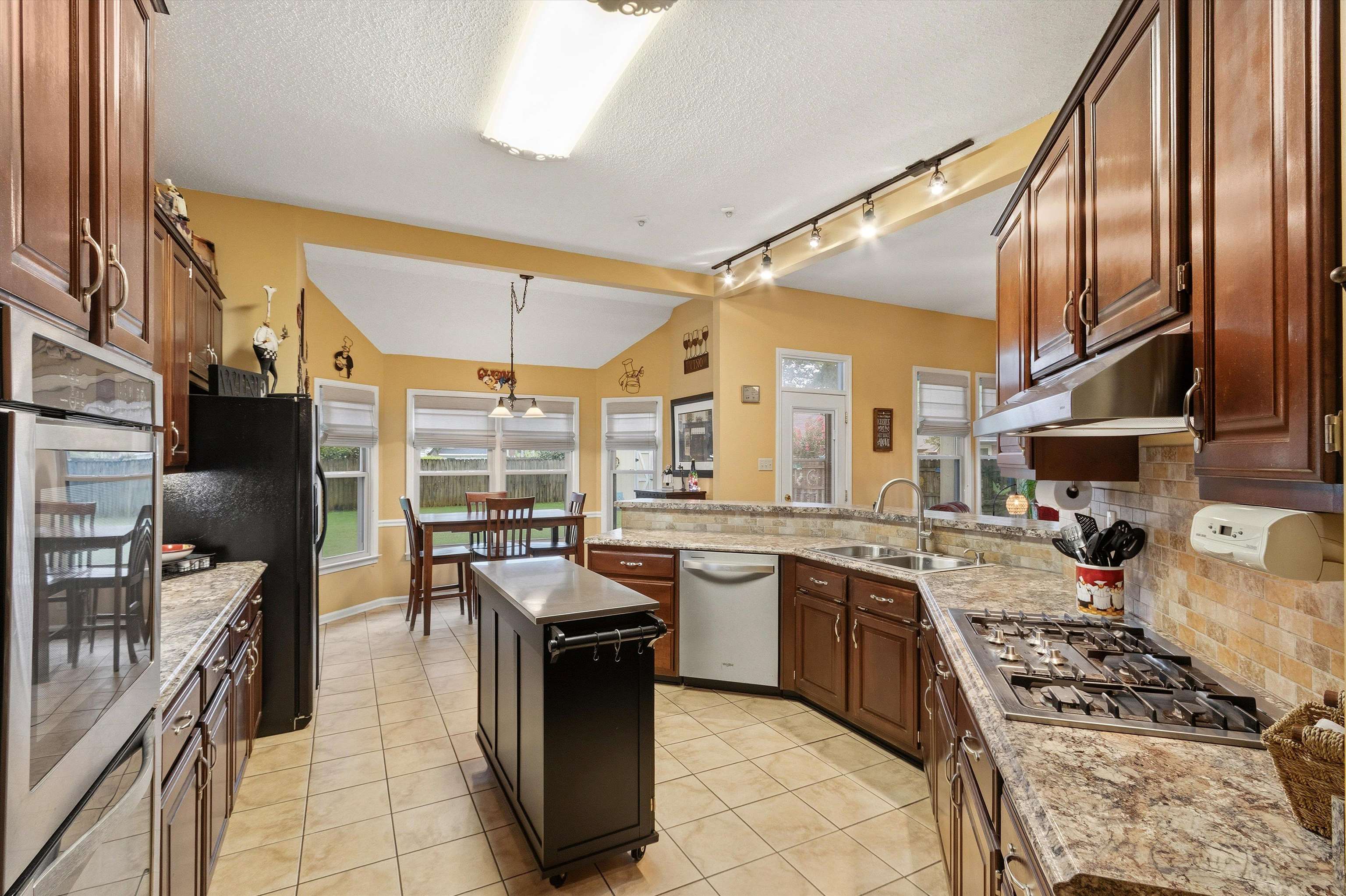 8392 KINGS TRAIL CV