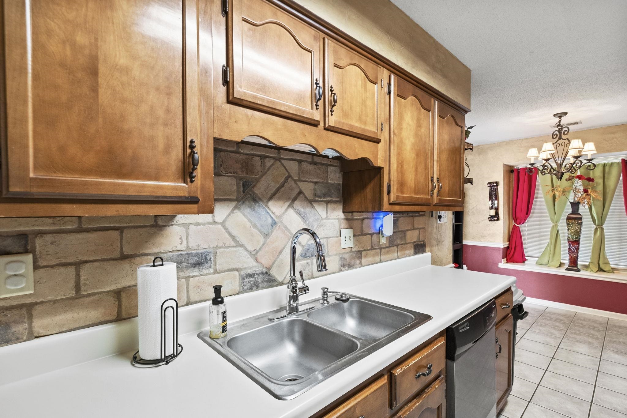 8251 RIVER CREEK CV