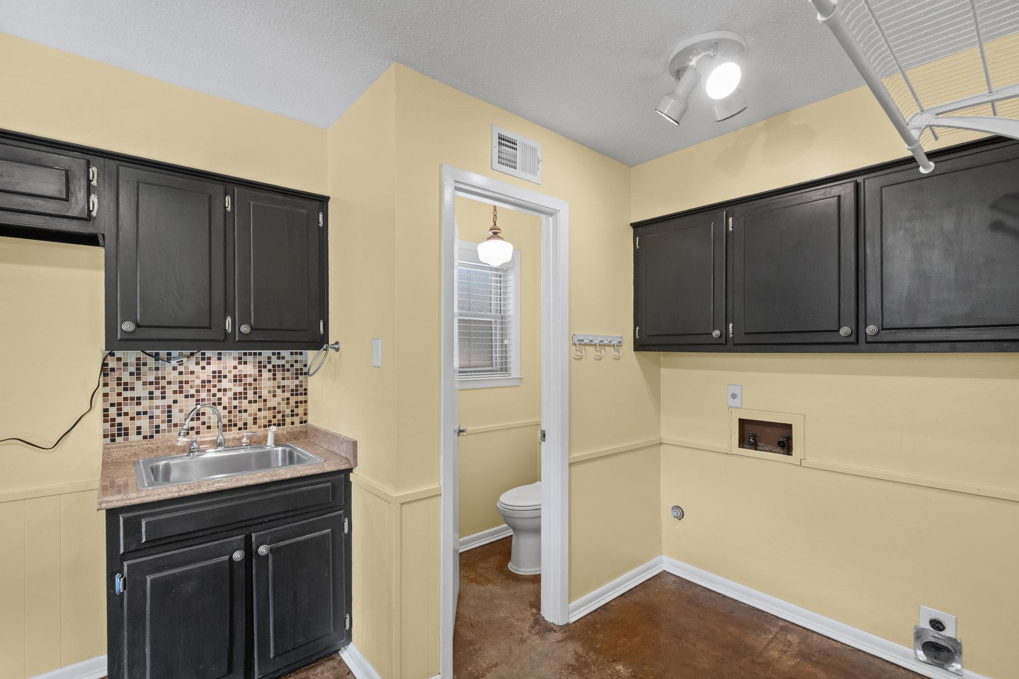 2174 MONTEGO DR