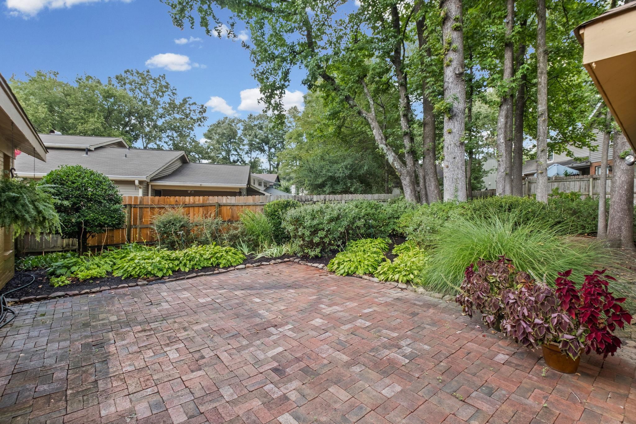 2174 MONTEGO DR