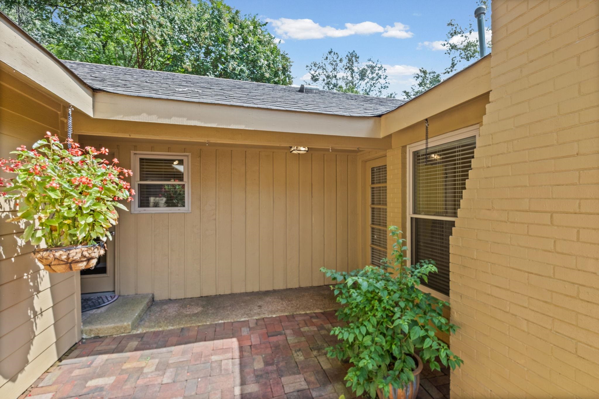 2174 MONTEGO DR