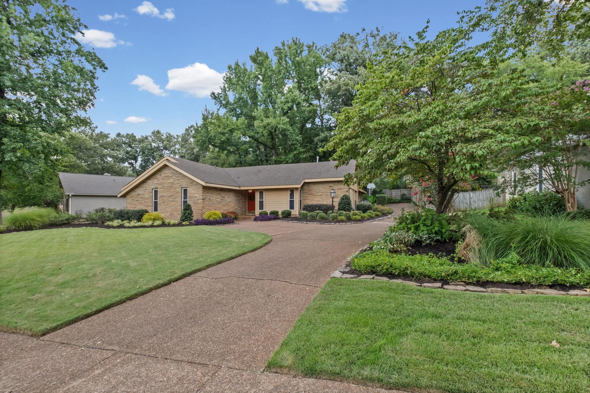 2174 MONTEGO DR