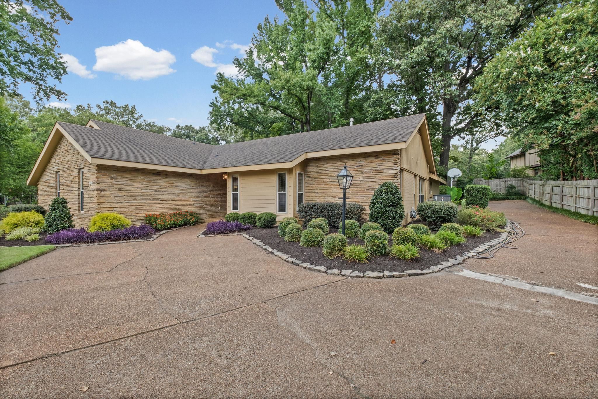 2174 MONTEGO DR