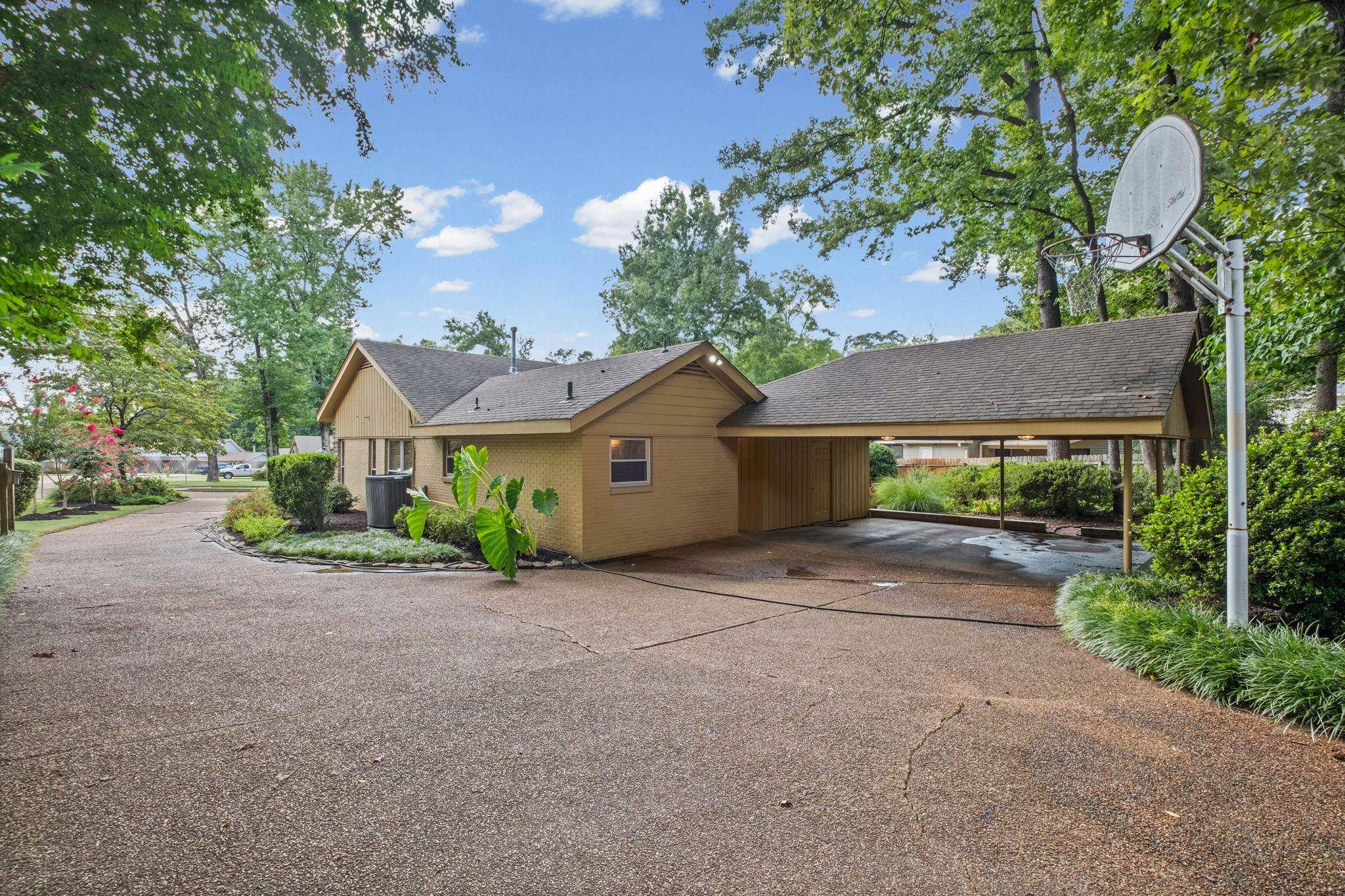 2174 MONTEGO DR