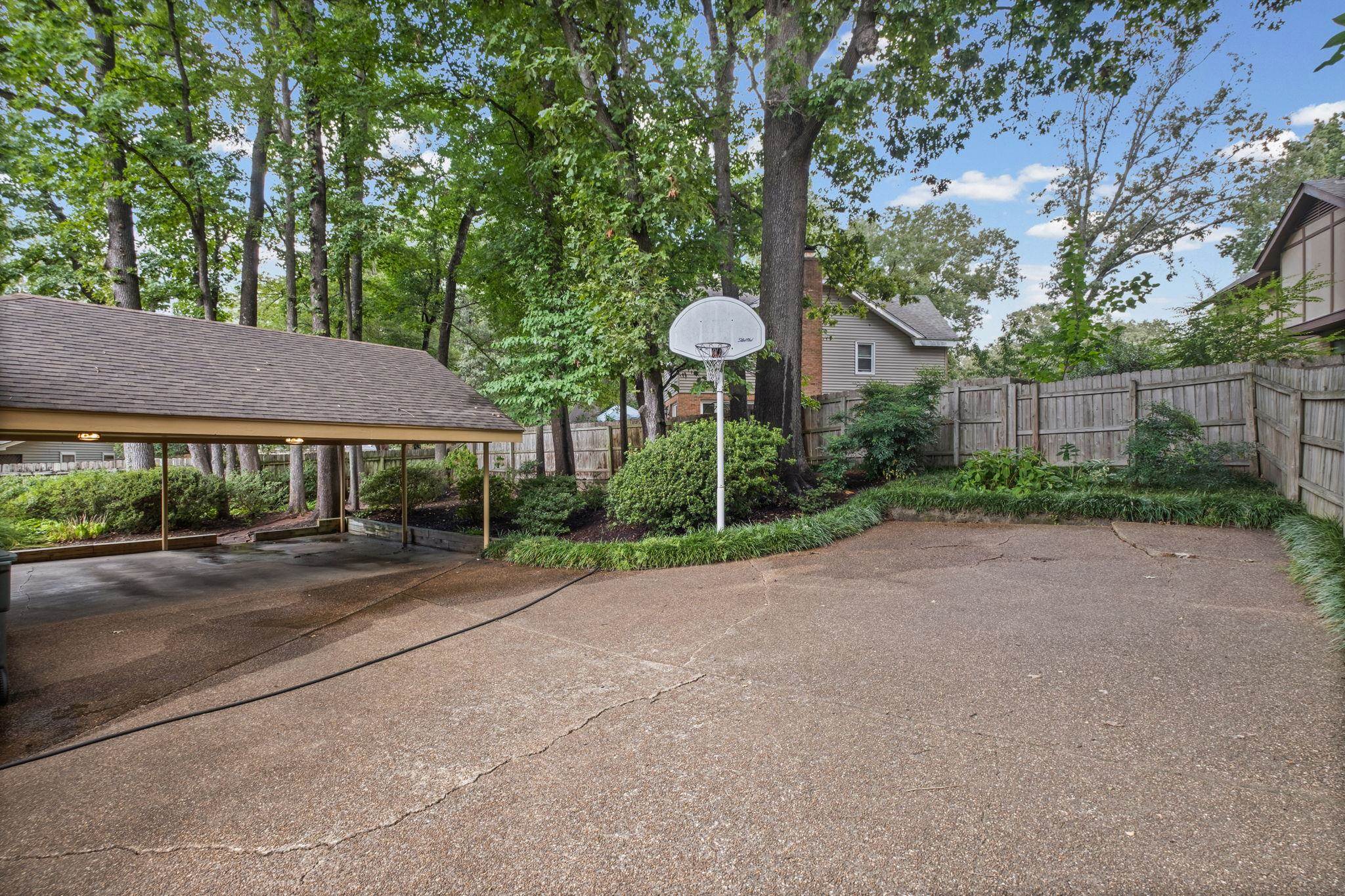 2174 MONTEGO DR